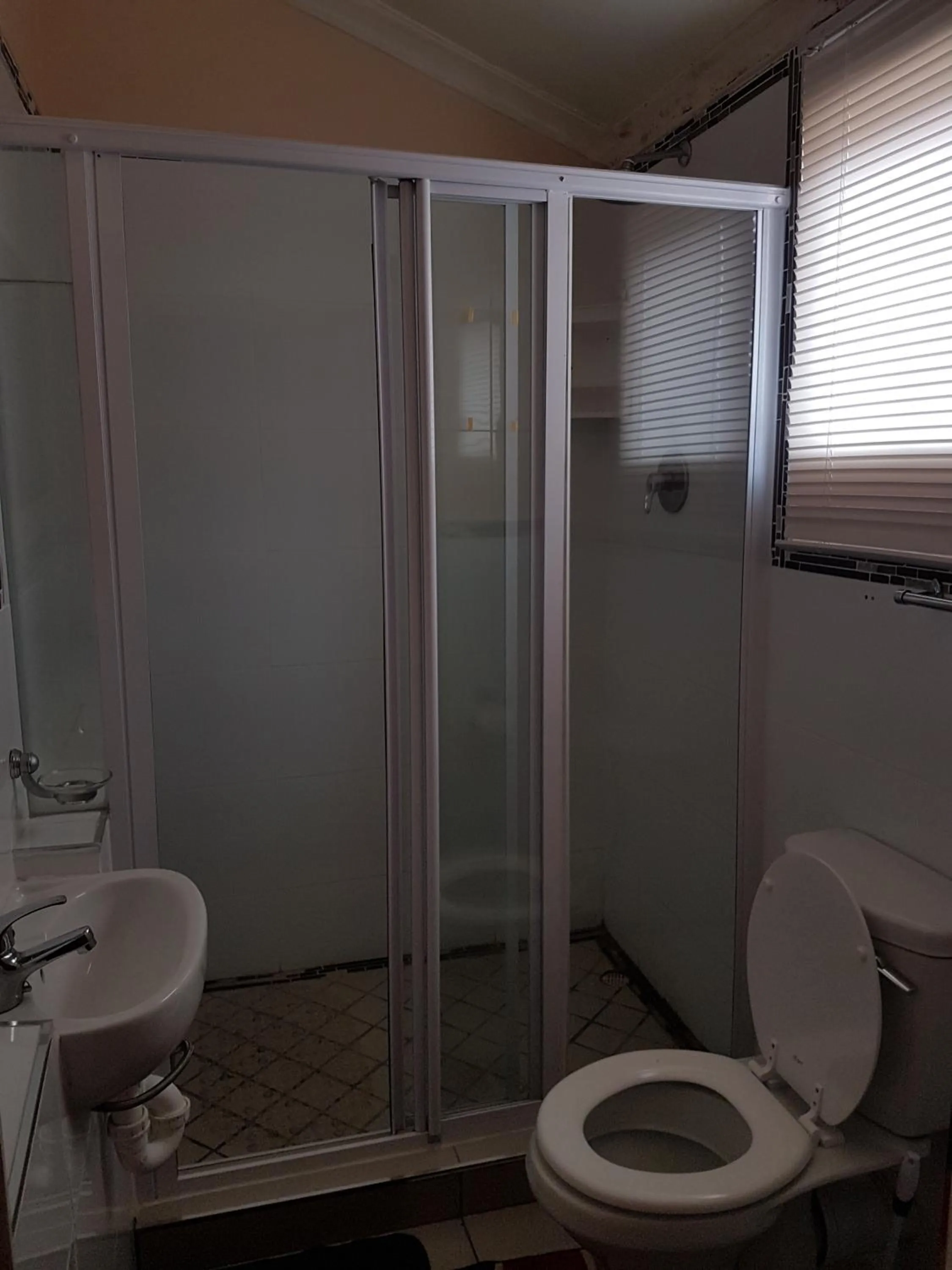 Shower in Stone Crescent Hotel