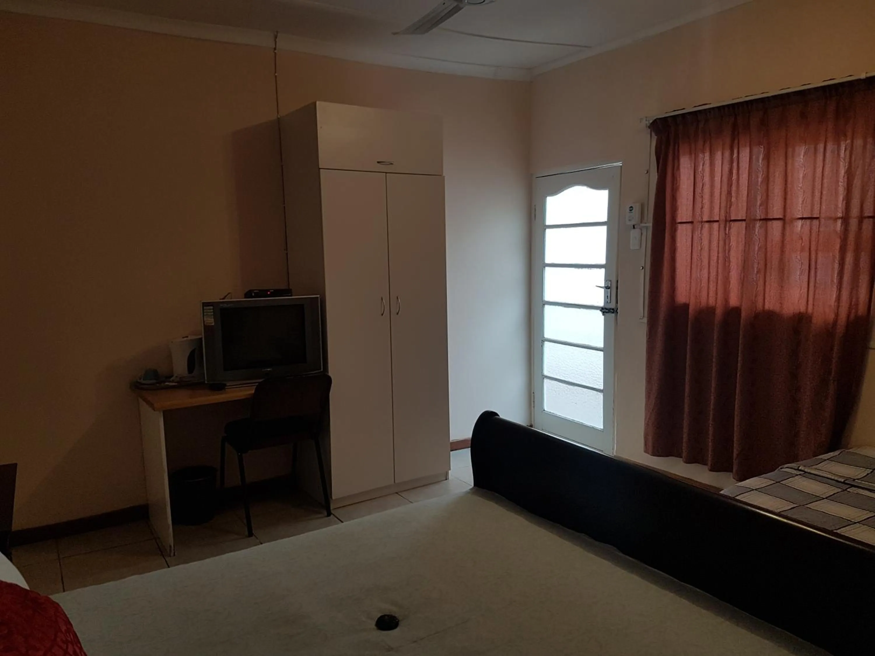 Bed in Stone Crescent Hotel