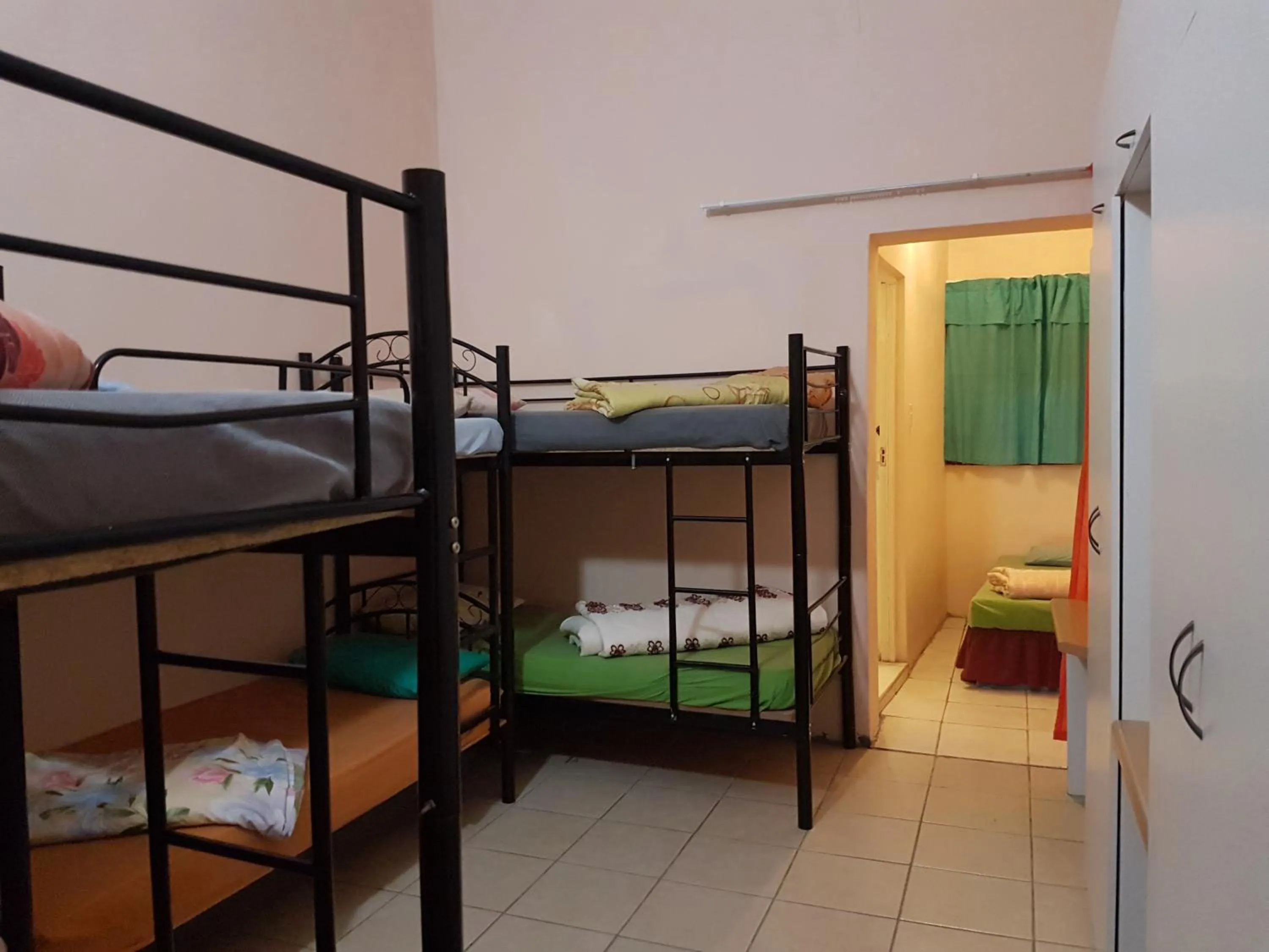 Communal lounge/ TV room in Stone Crescent Hotel