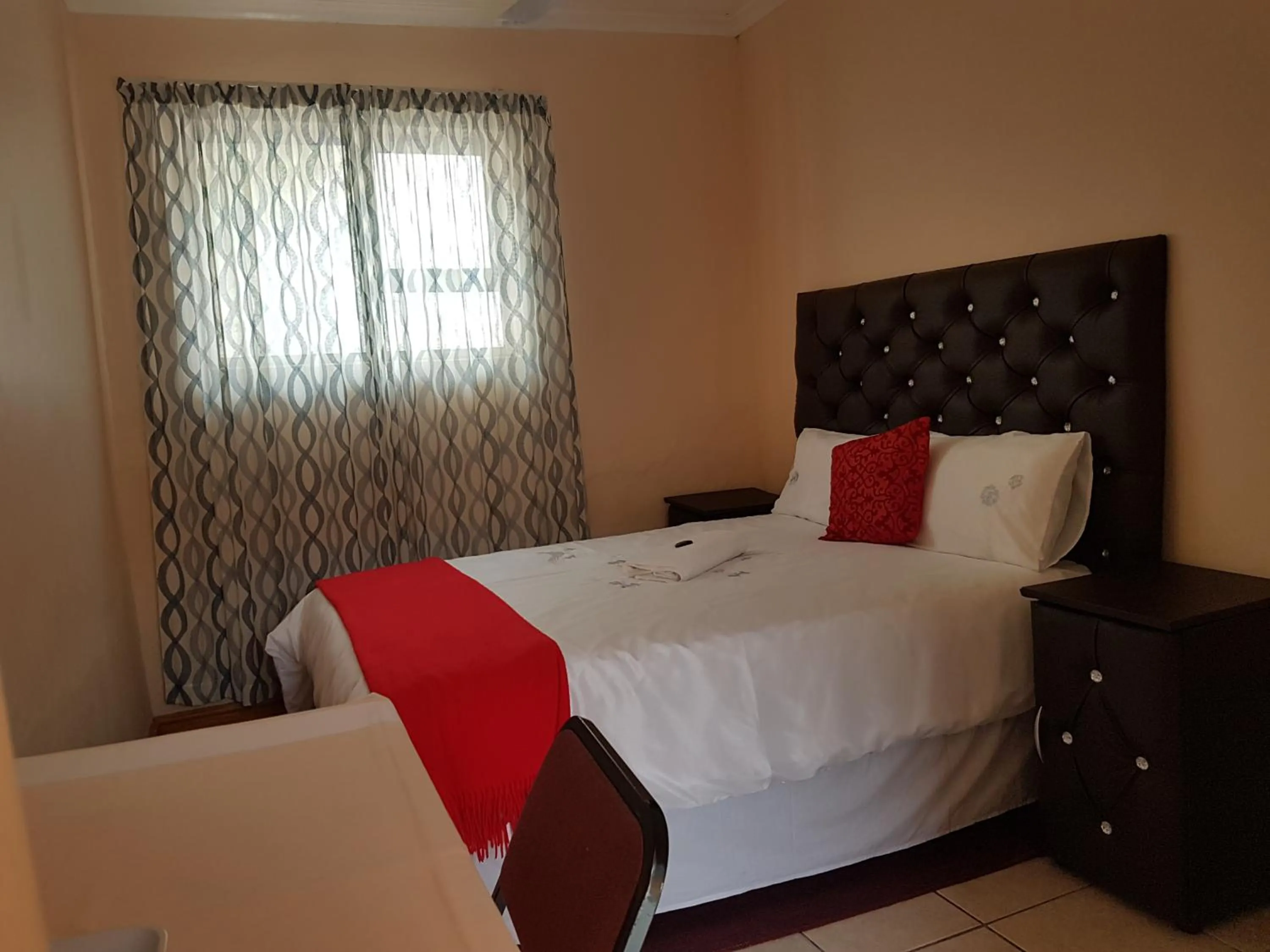 Bed in Stone Crescent Hotel