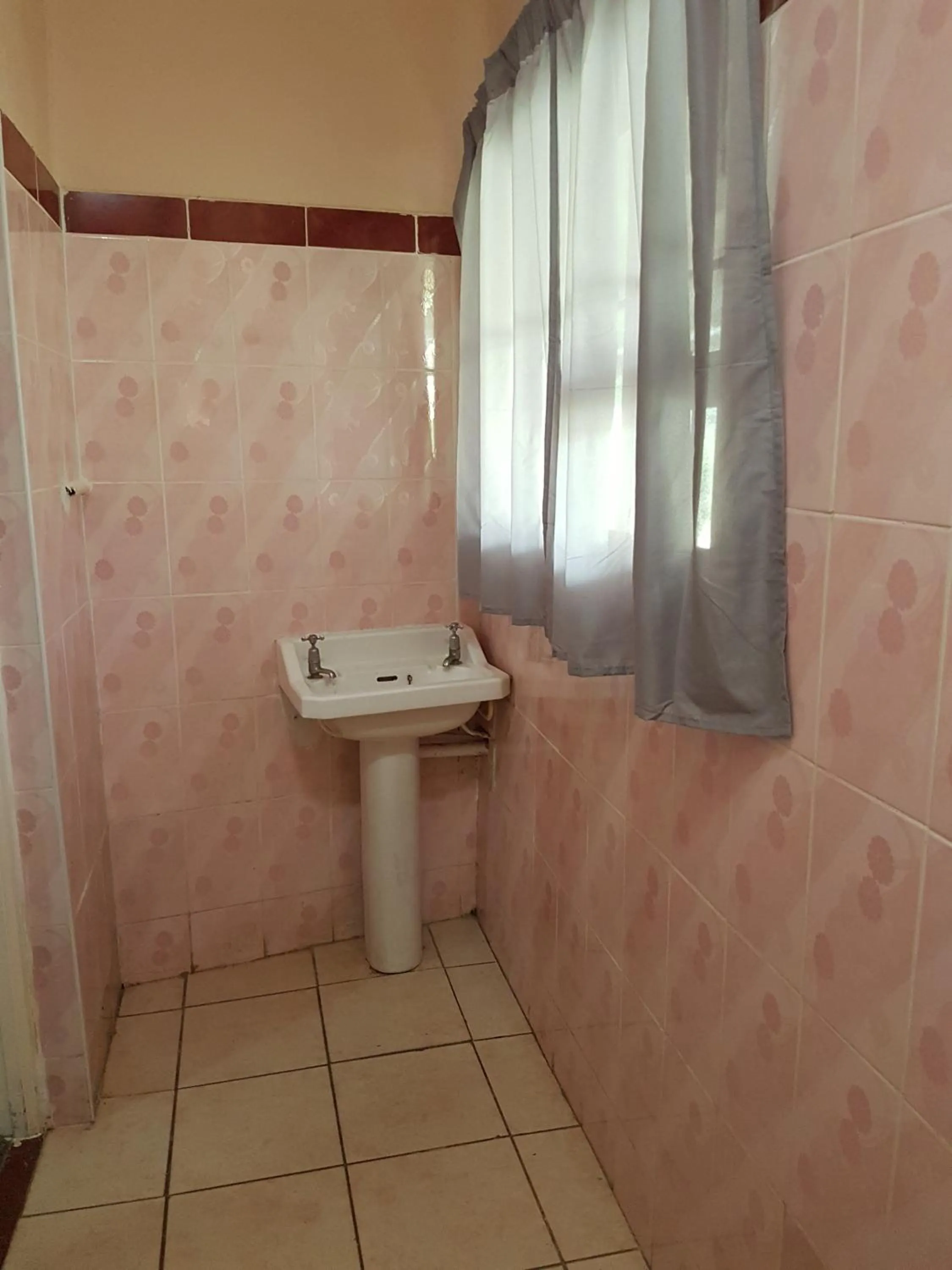 Toilet in Stone Crescent Hotel