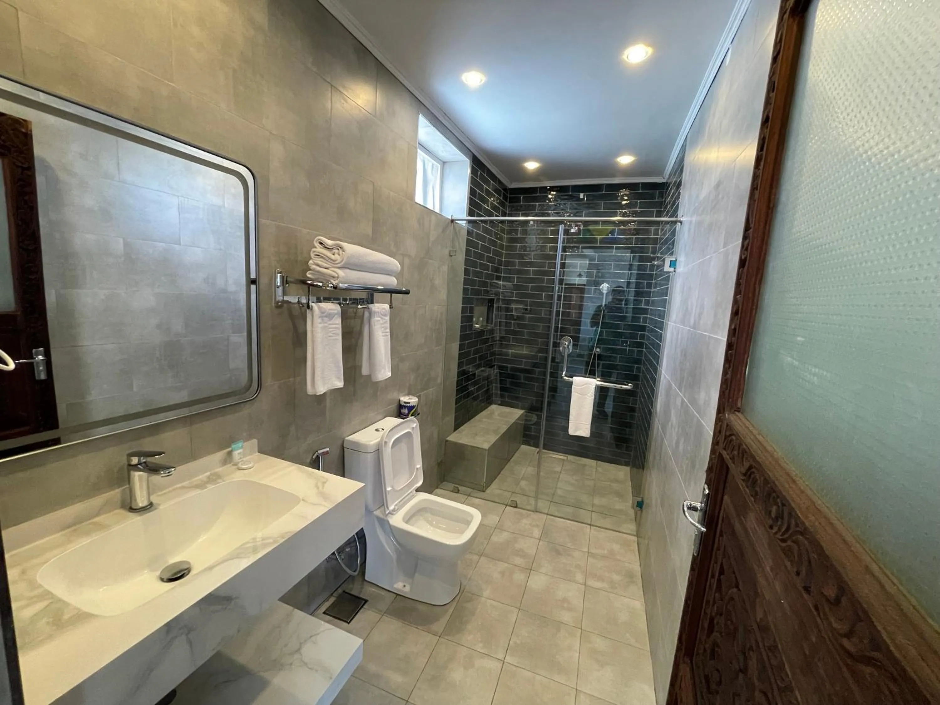 Shower in Mizingani Seafront Hotel