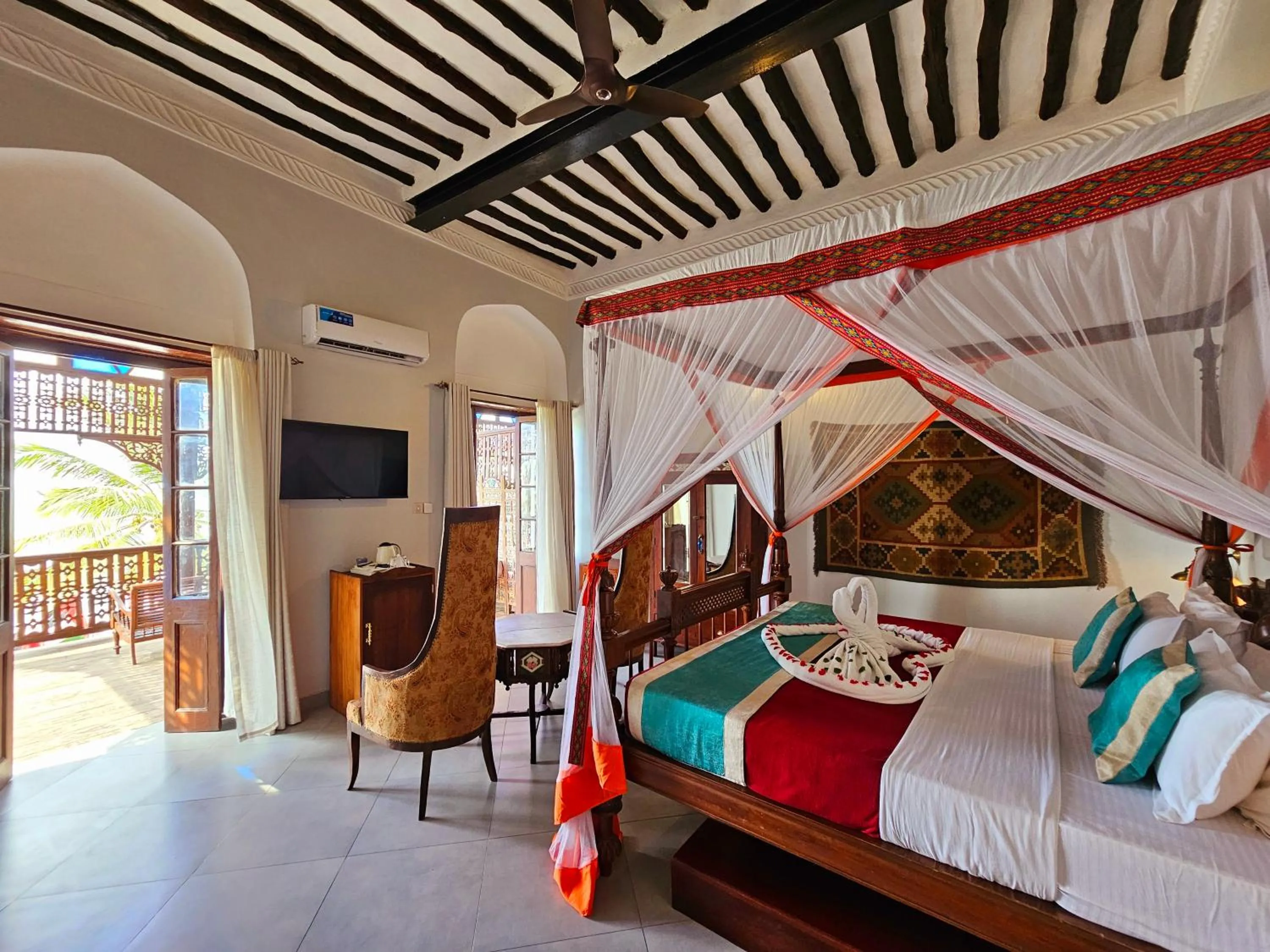 Bed in Mizingani Seafront Hotel