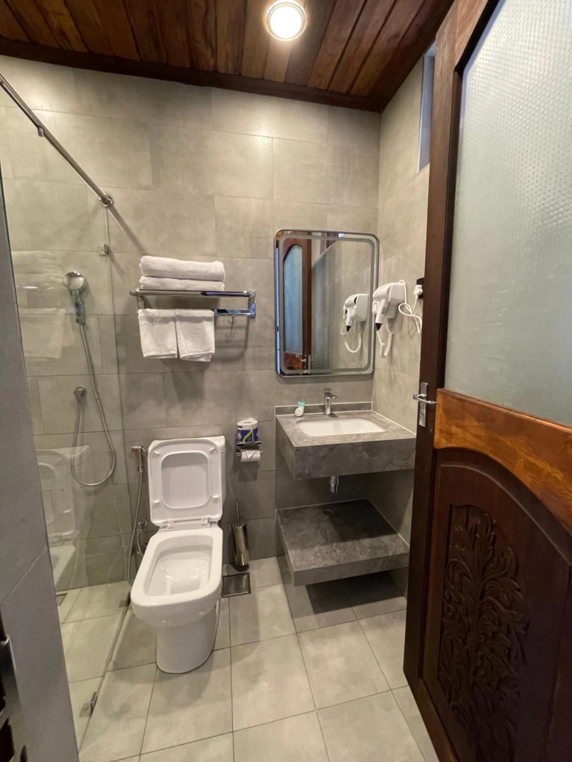 Shower in Mizingani Seafront Hotel