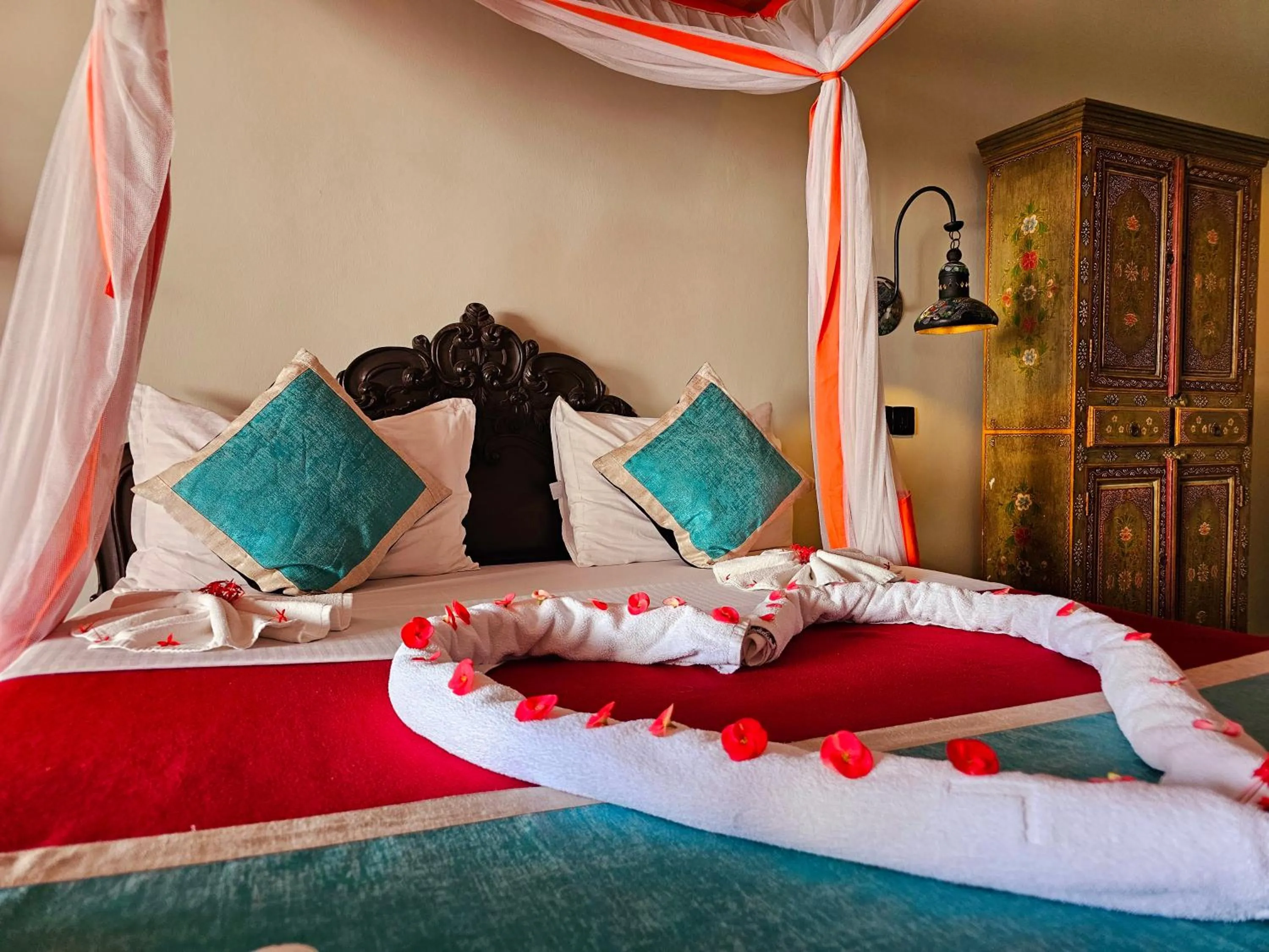 Bed in Mizingani Seafront Hotel