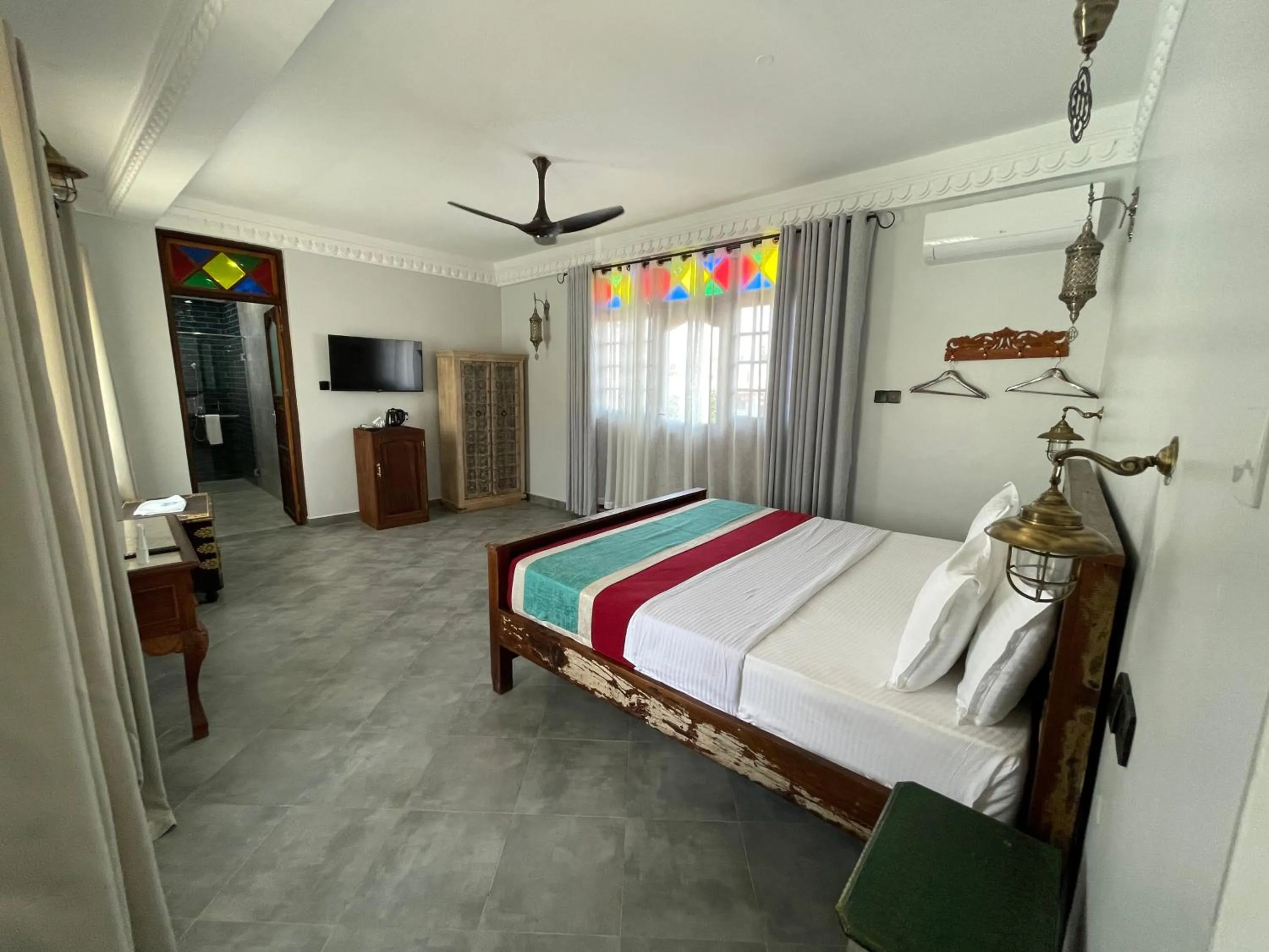 Bed in Mizingani Seafront Hotel