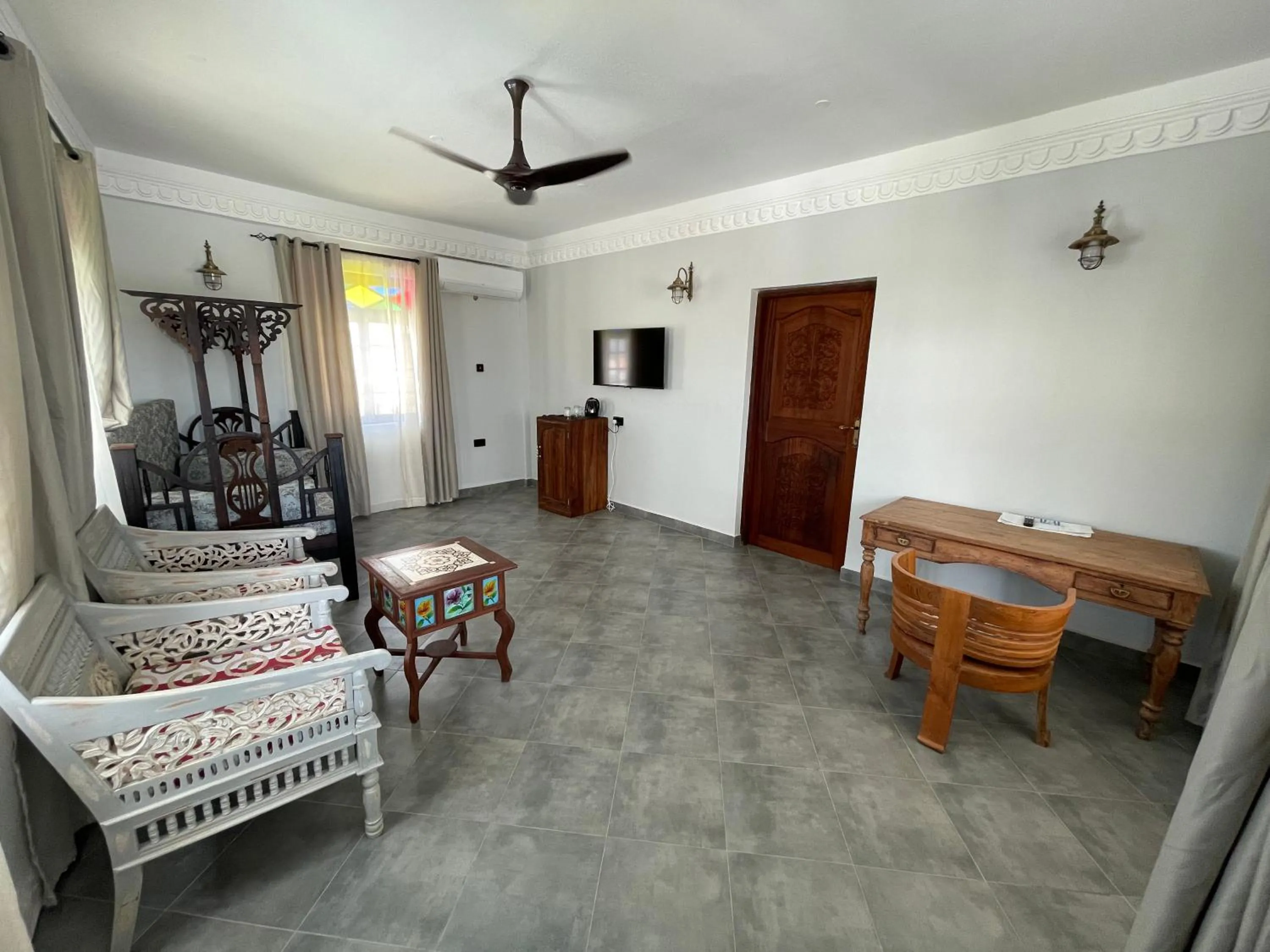 Communal lounge/ TV room, Bed in Mizingani Seafront Hotel