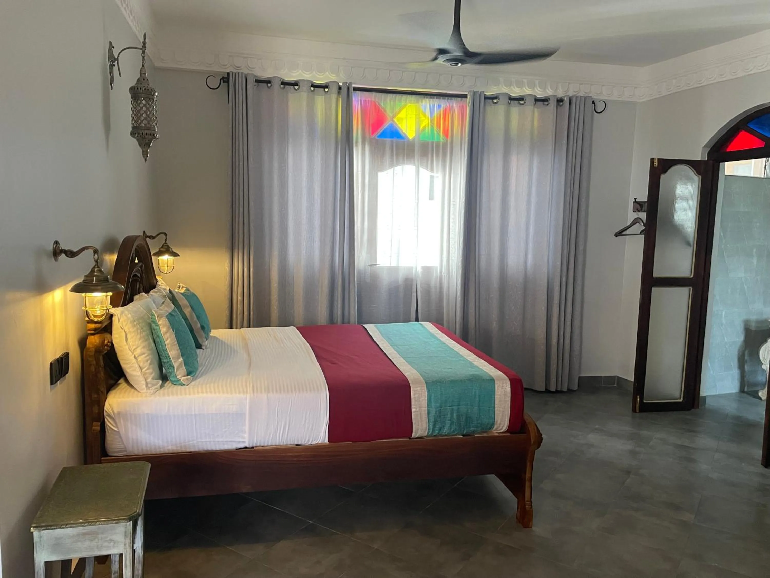 Bed in Mizingani Seafront Hotel
