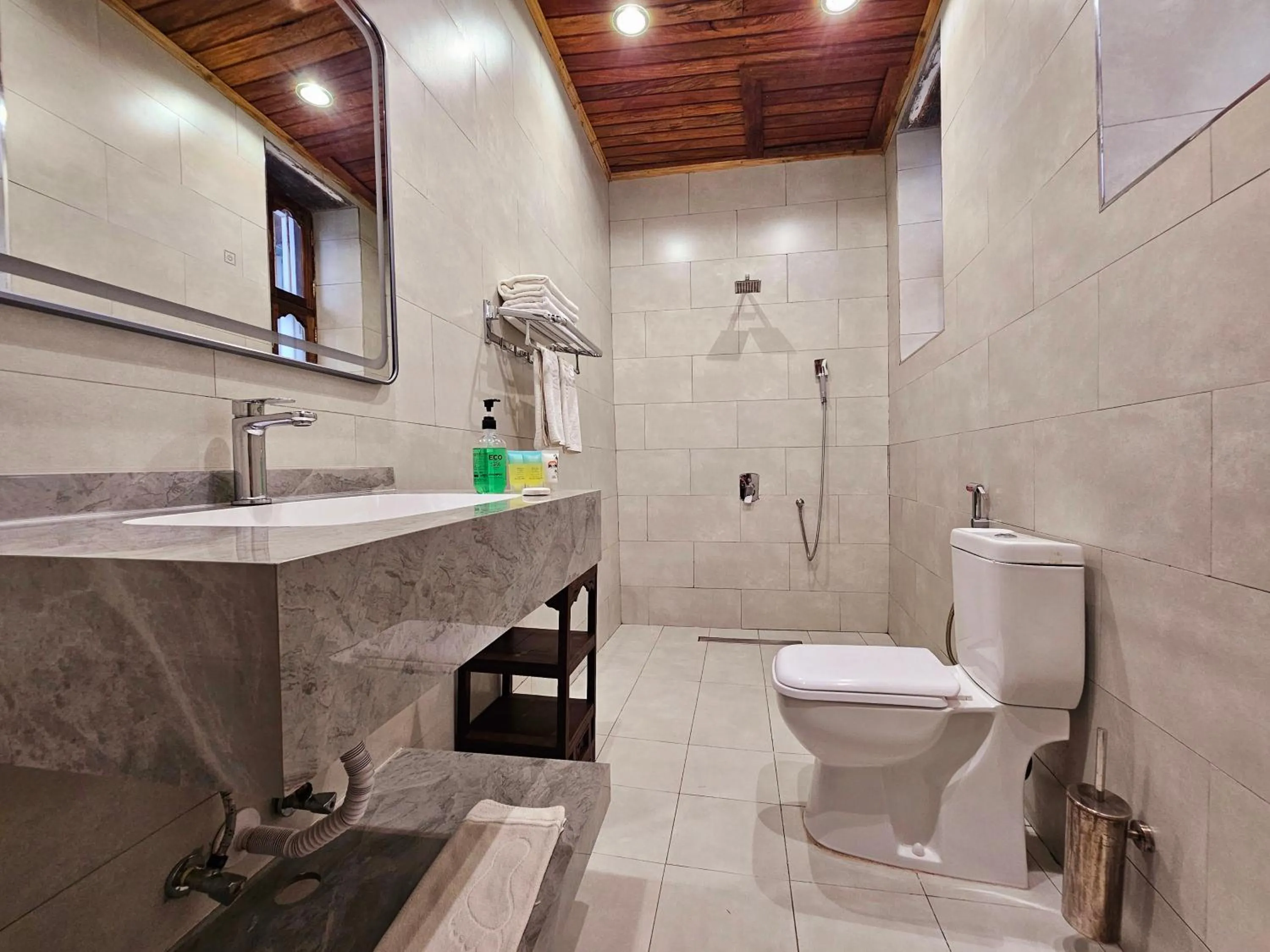 Shower in Mizingani Seafront Hotel