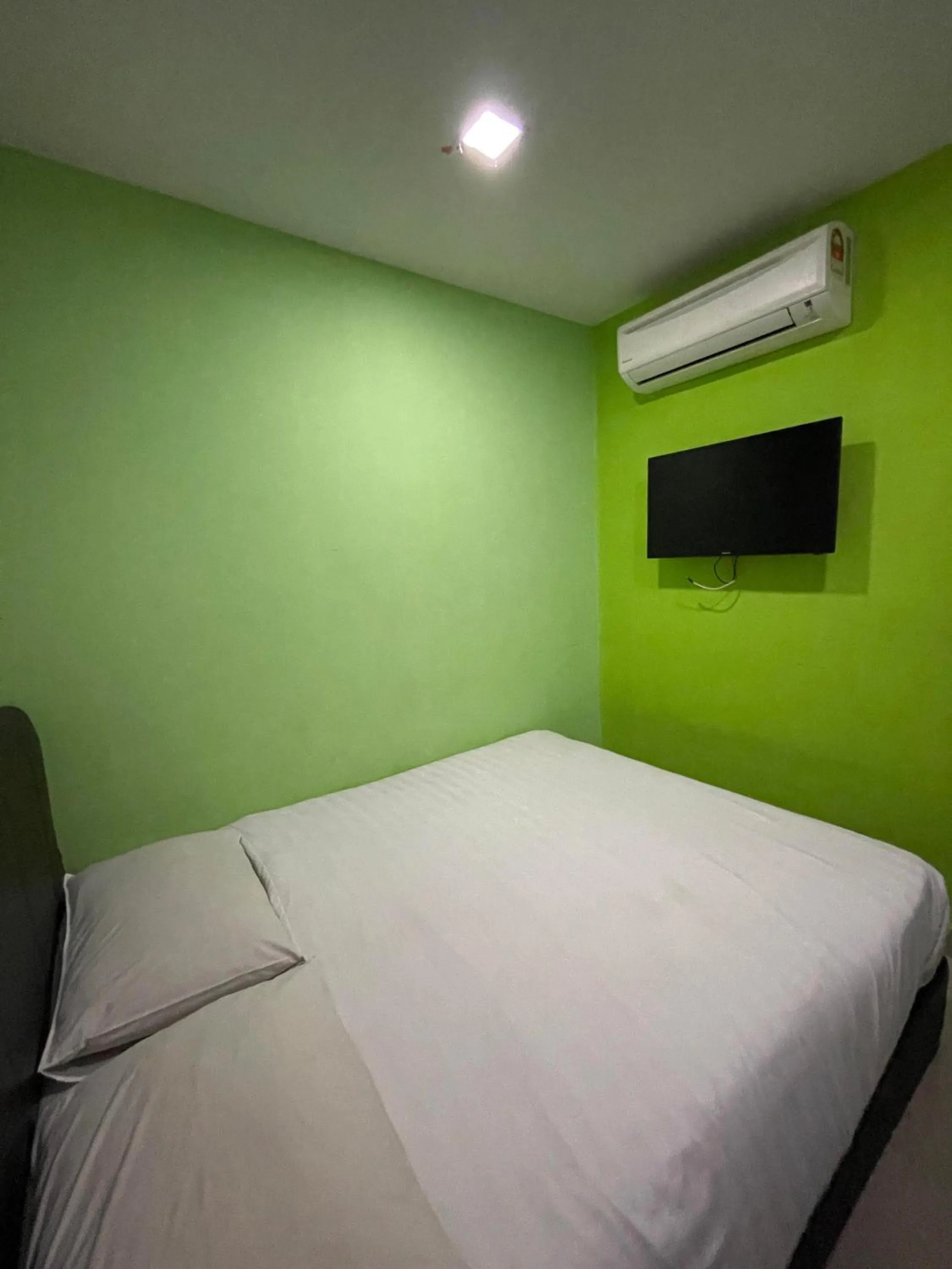 TV and multimedia, Bed in Hotel Rim Global Subang