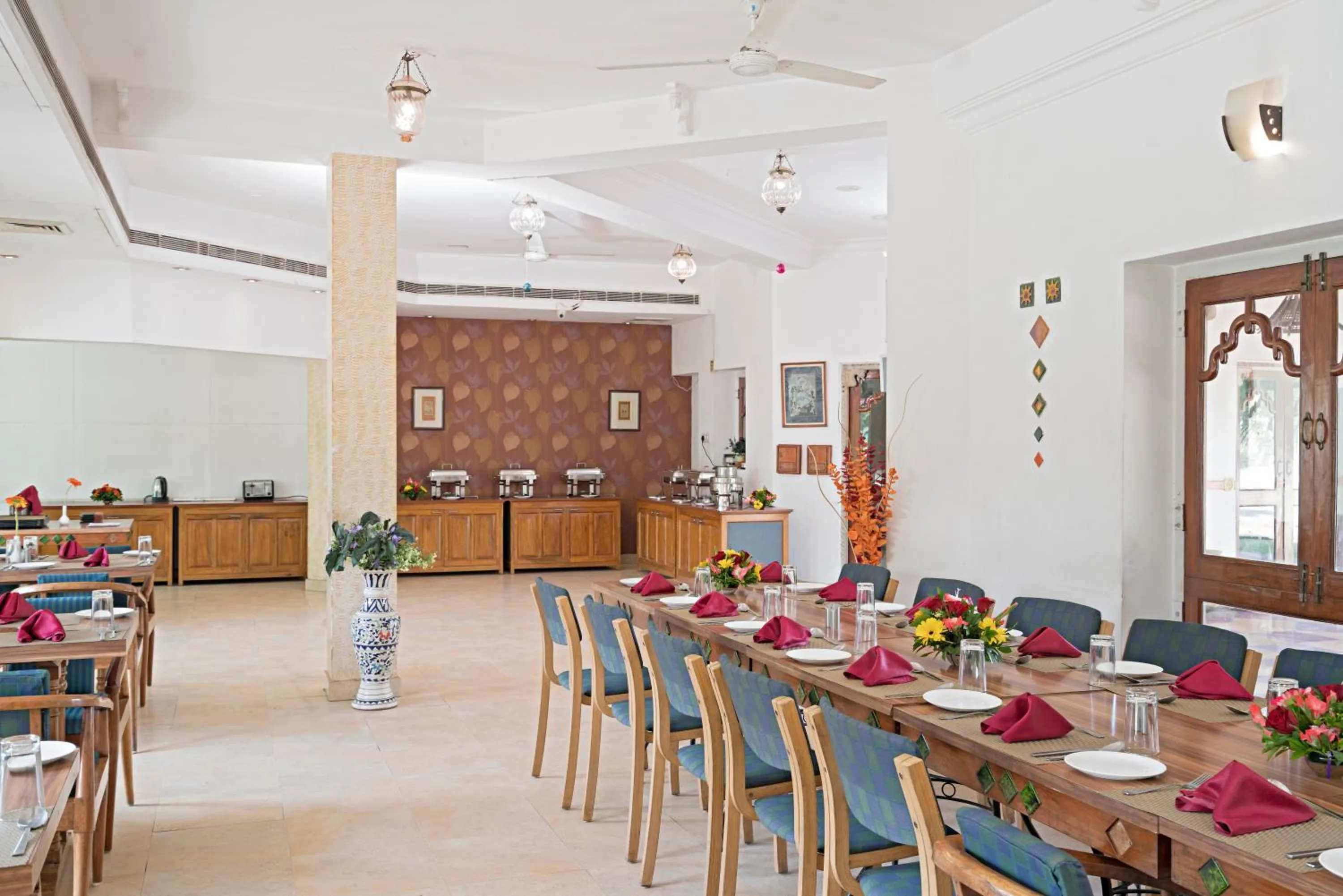 Restaurant/places to eat in The Chitvan Resort