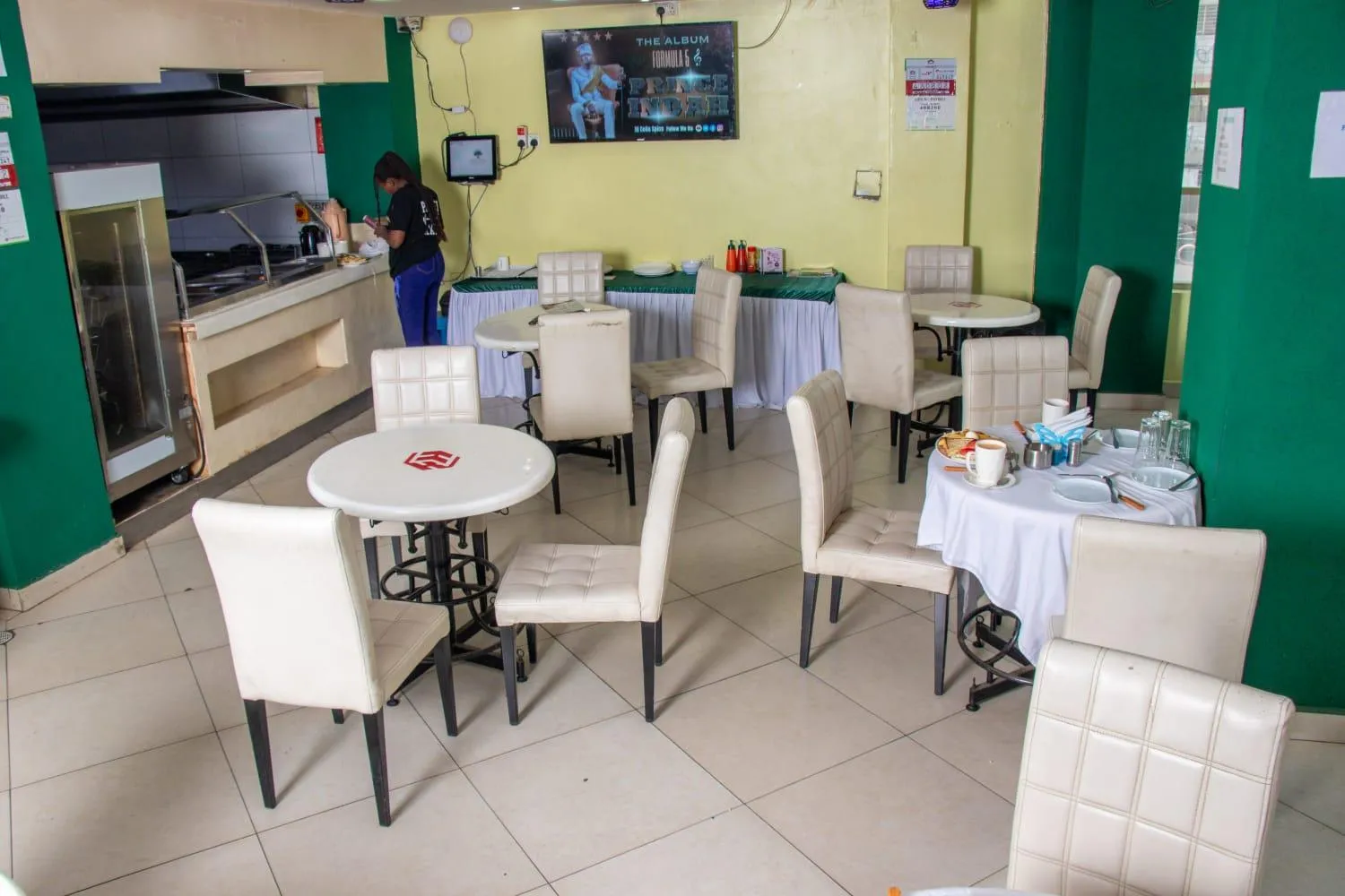 Restaurant/places to eat in Epitome Times Hotel