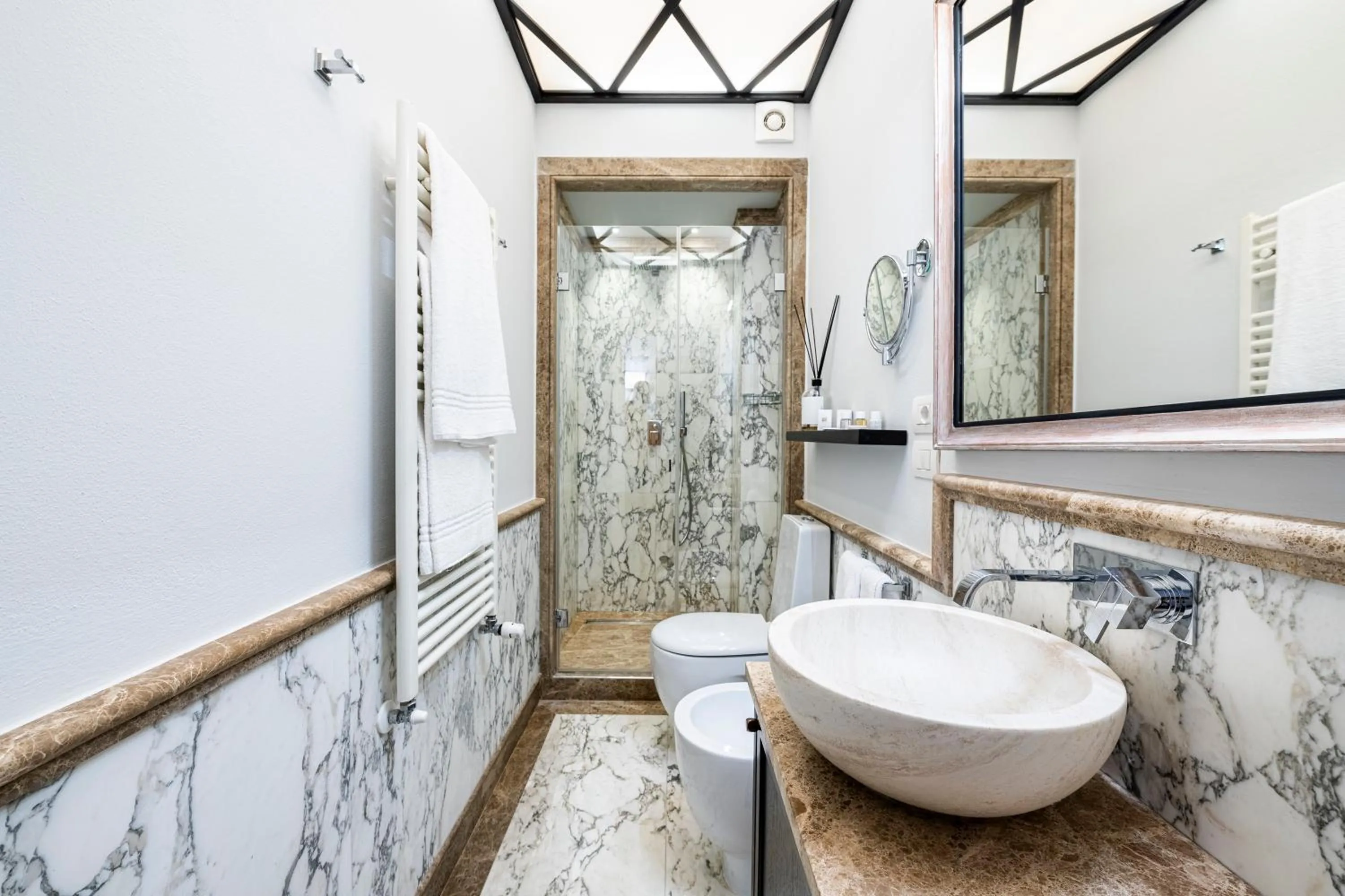 Shower in Glimpse Hotel