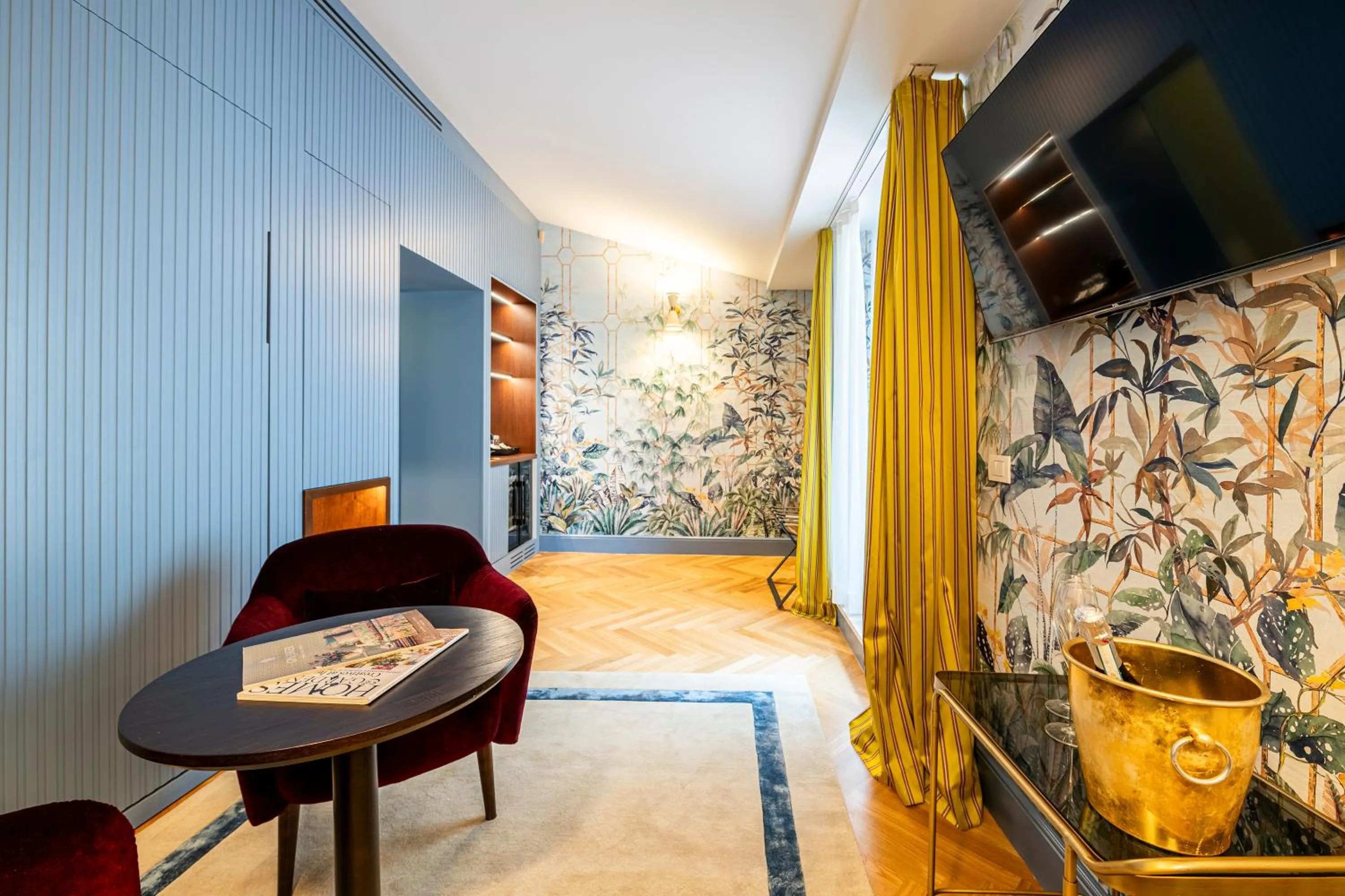 Seating area in Glimpse Hotel