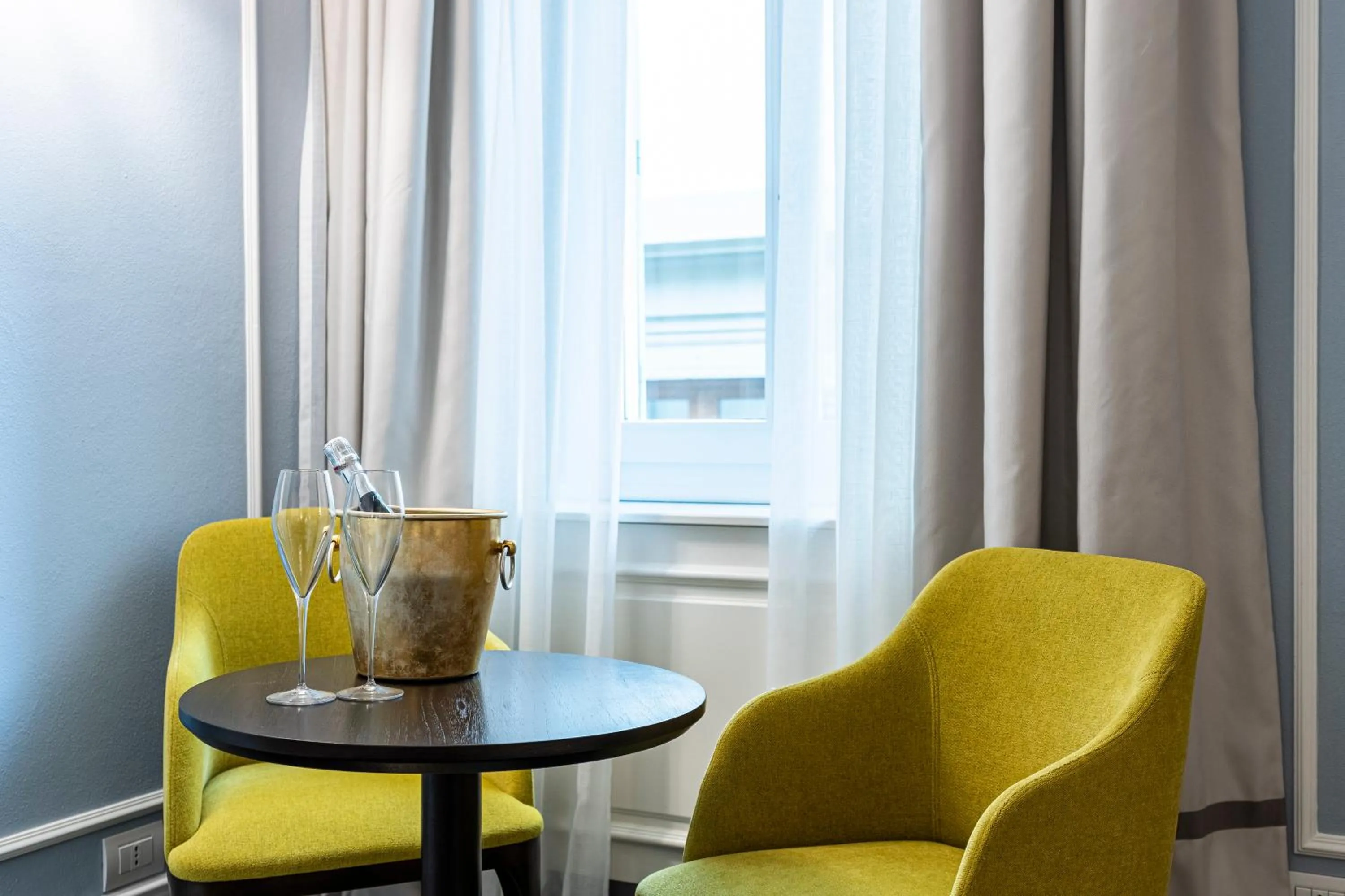 Seating area in Glimpse Hotel