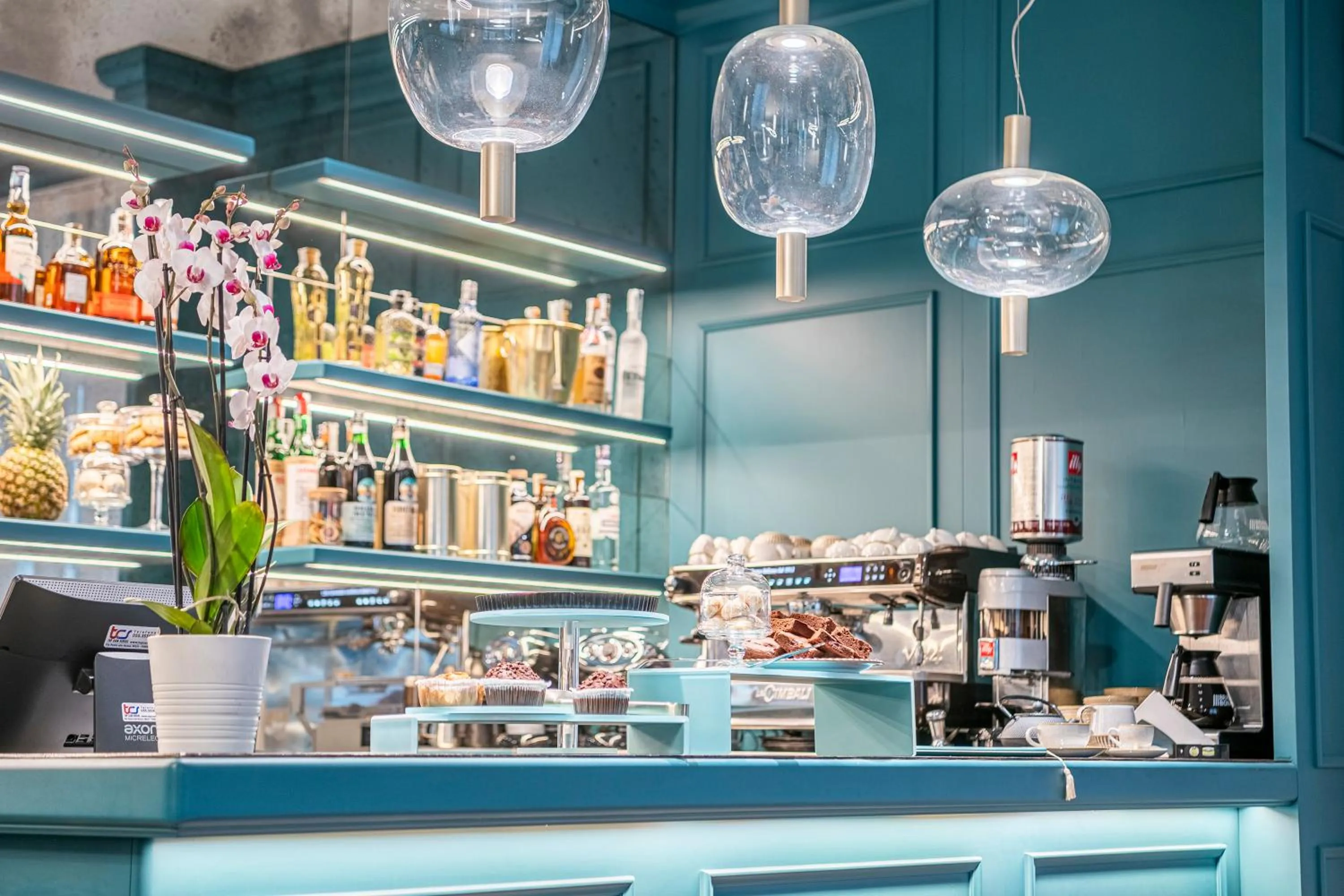 Lounge or bar in Glimpse Hotel