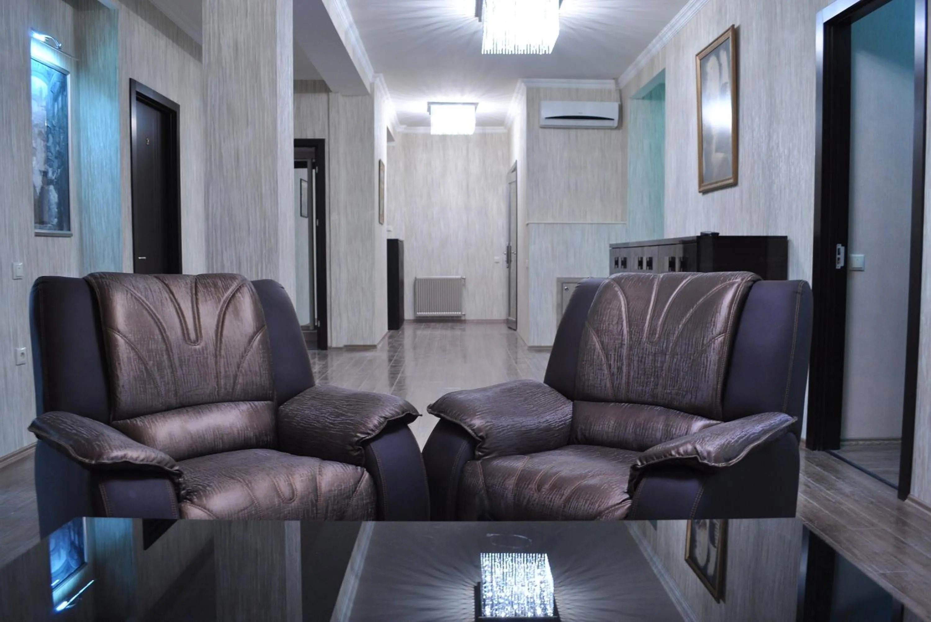 Communal lounge/ TV room in Rondo Hotel