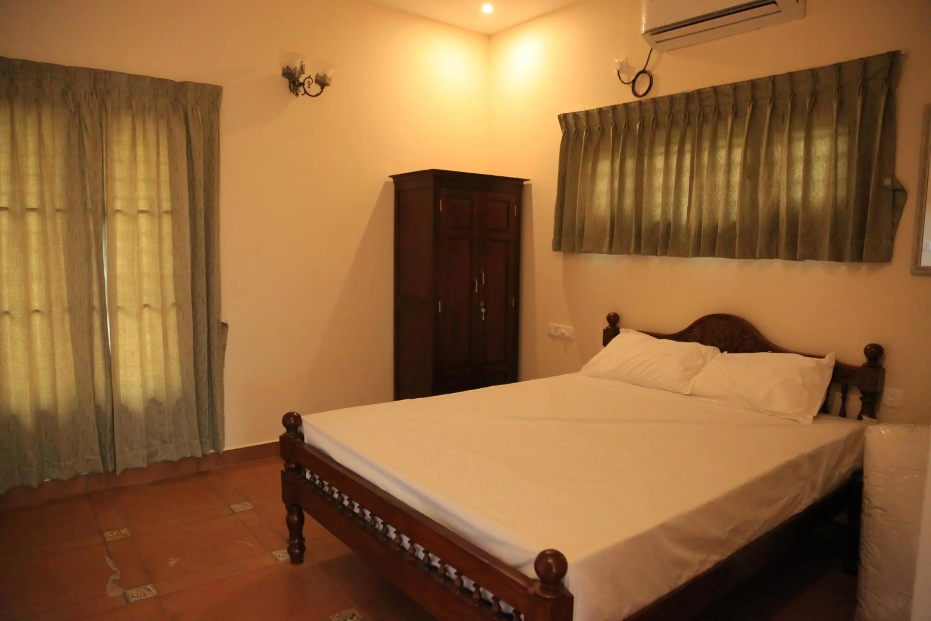 Photo of the whole room, Bed in Ponni Homestay Kumbakonam