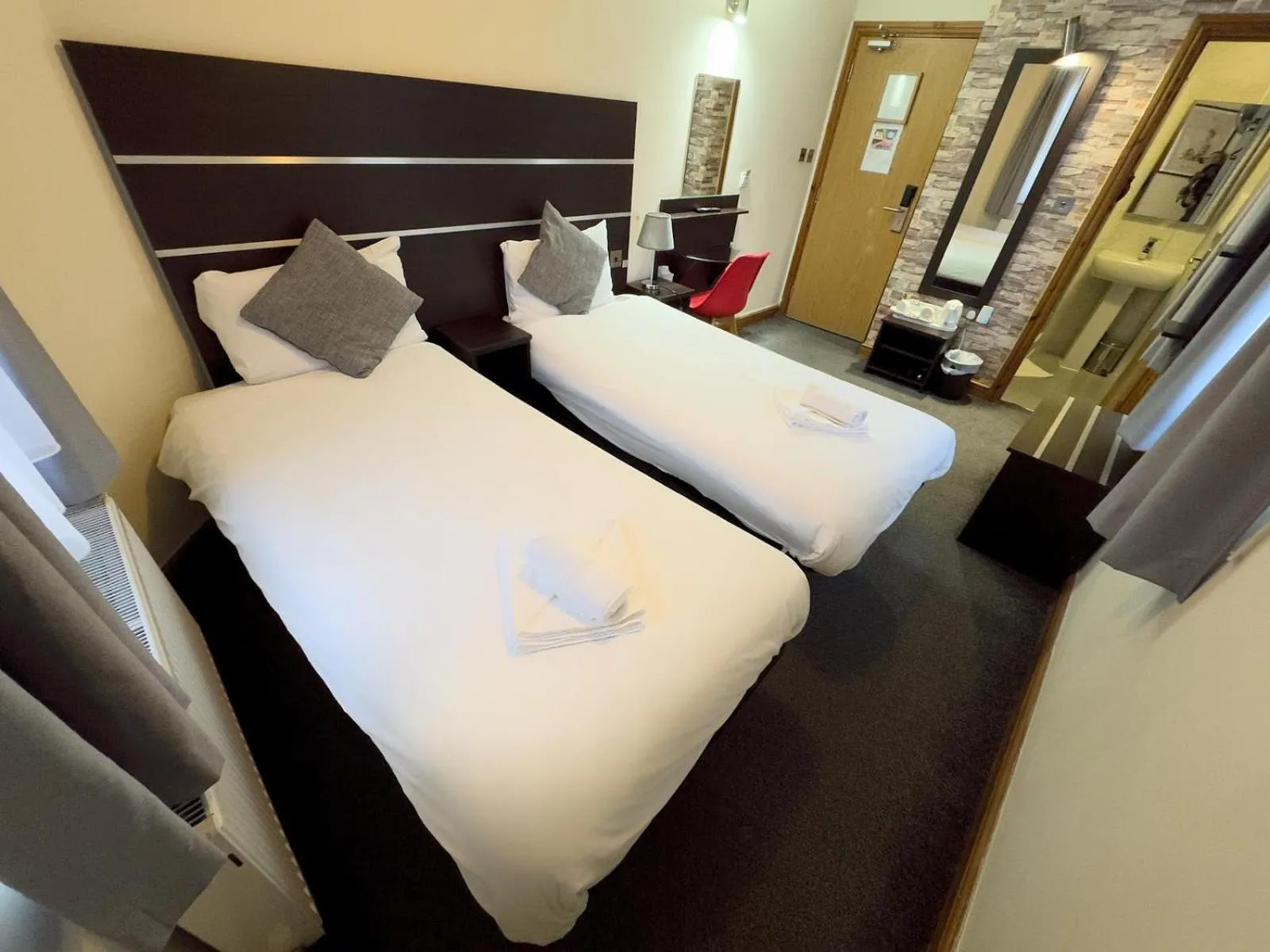 Photo of the whole room, Bed in Epsilon Hotel