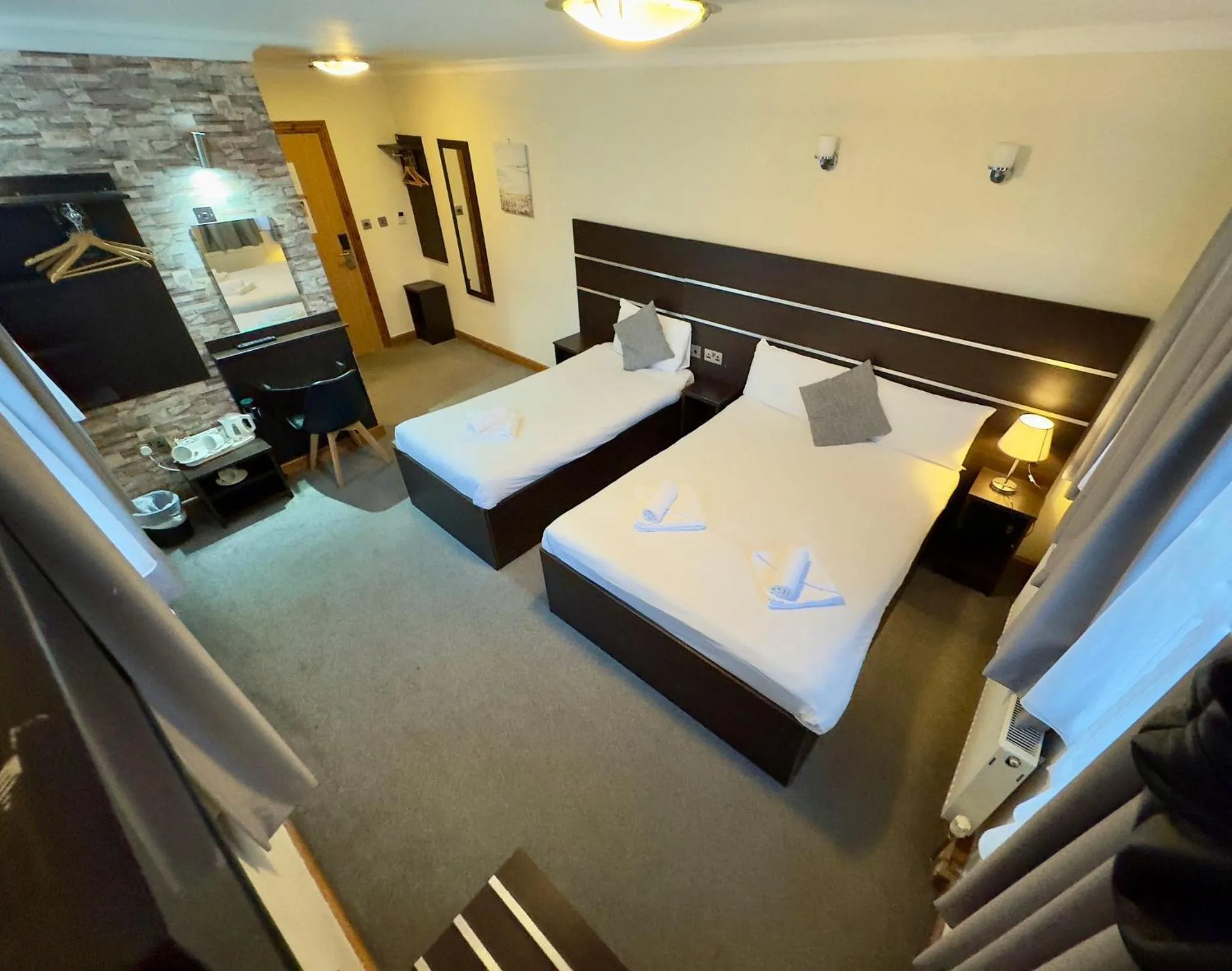 Photo of the whole room, Bed in Epsilon Hotel