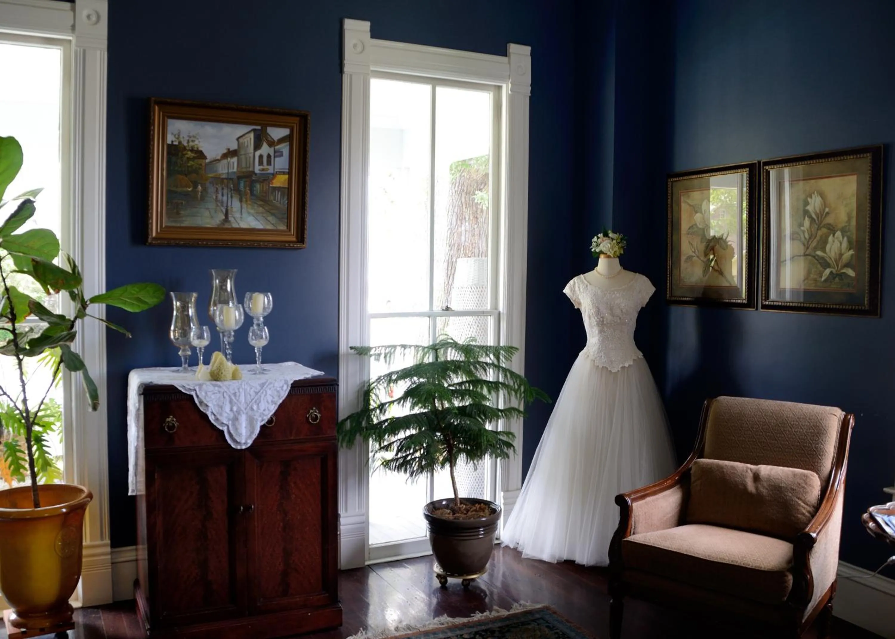 Communal lounge/ TV room in Grand Magnolia Ballroom & Suites