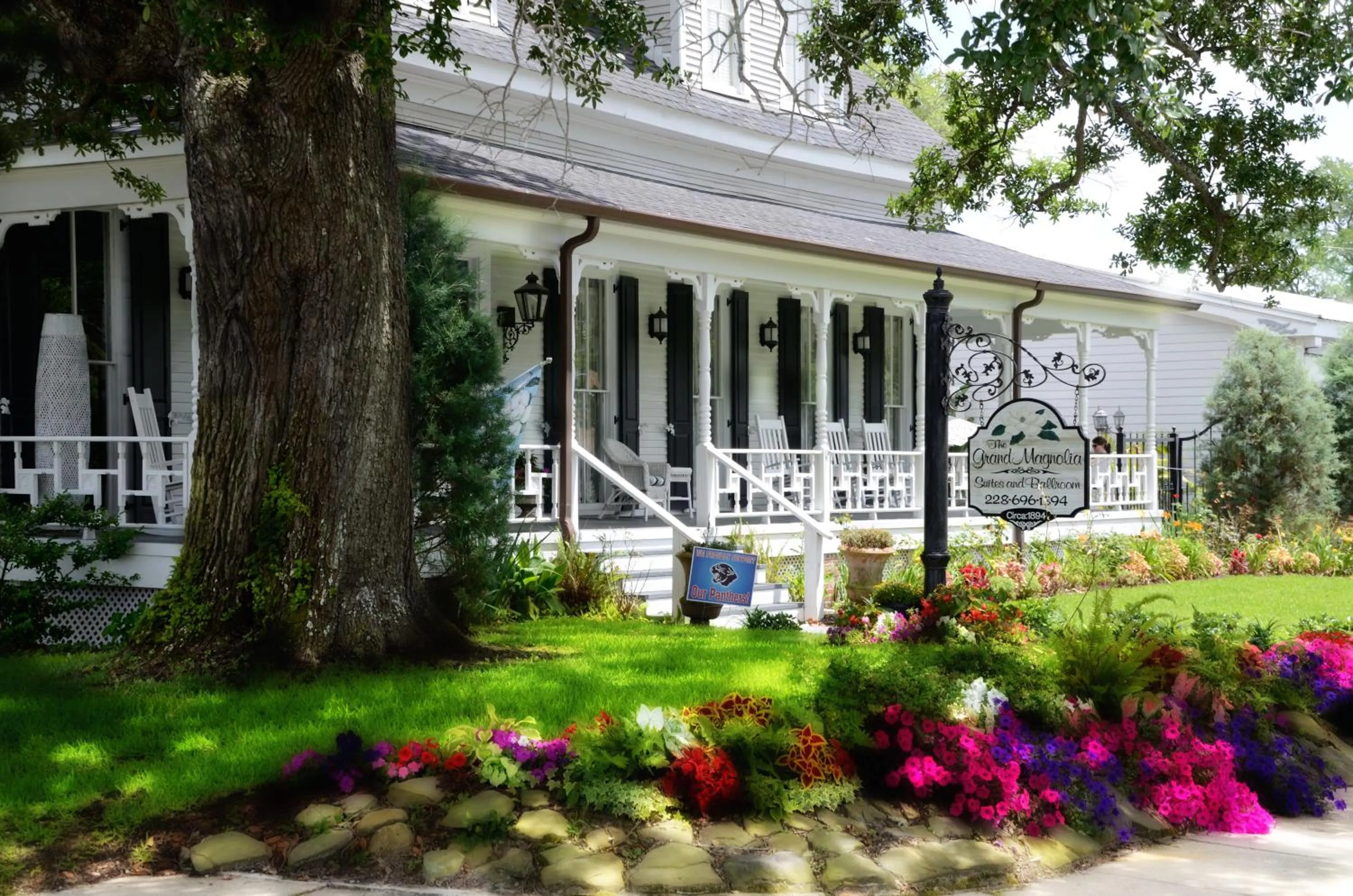 Facade/entrance in Grand Magnolia Ballroom & Suites
