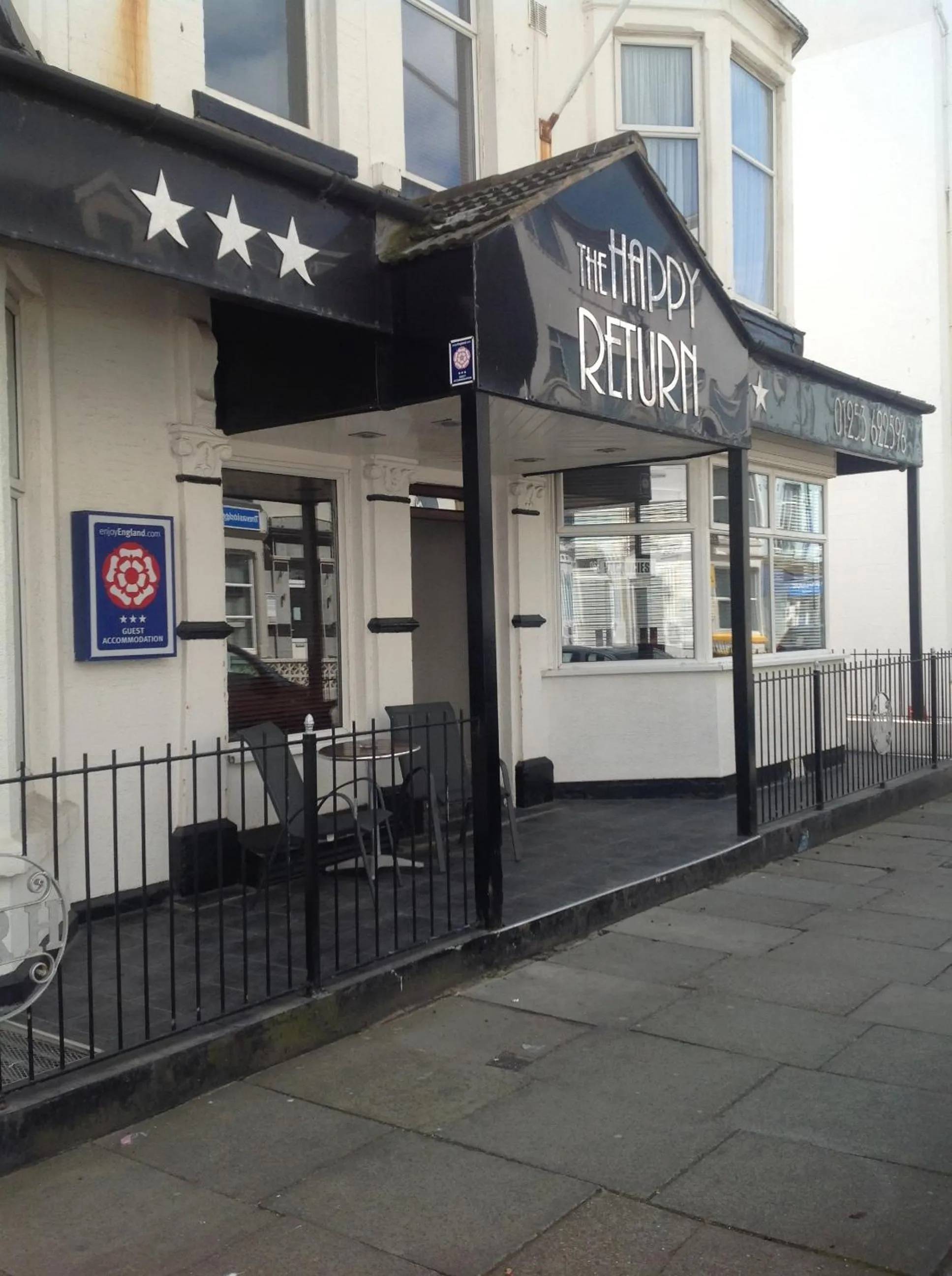 Facade/entrance in Happy Return Hotel
