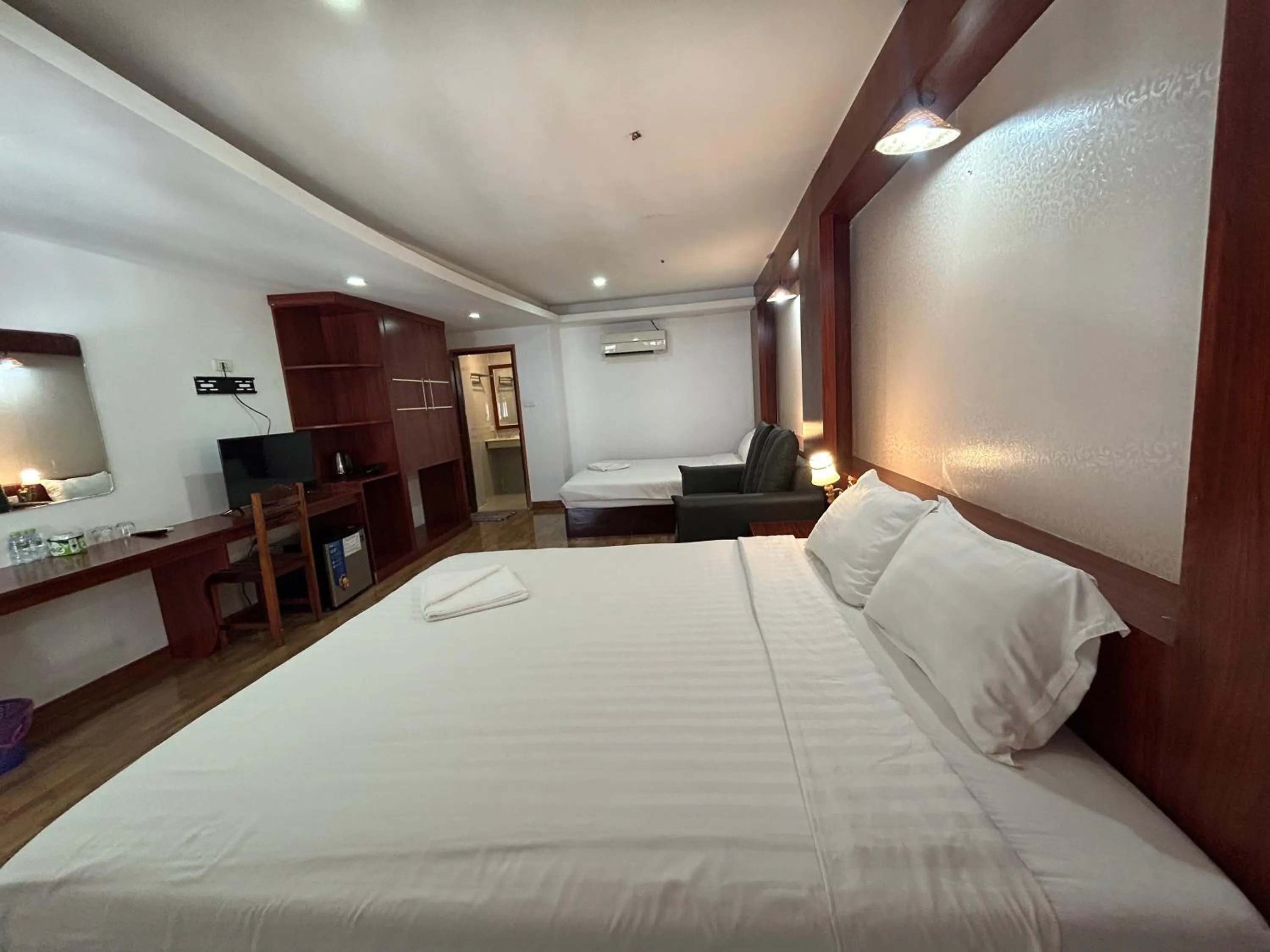 Bedroom, Bed in Vang Vieng Sky Mountain View Hotel