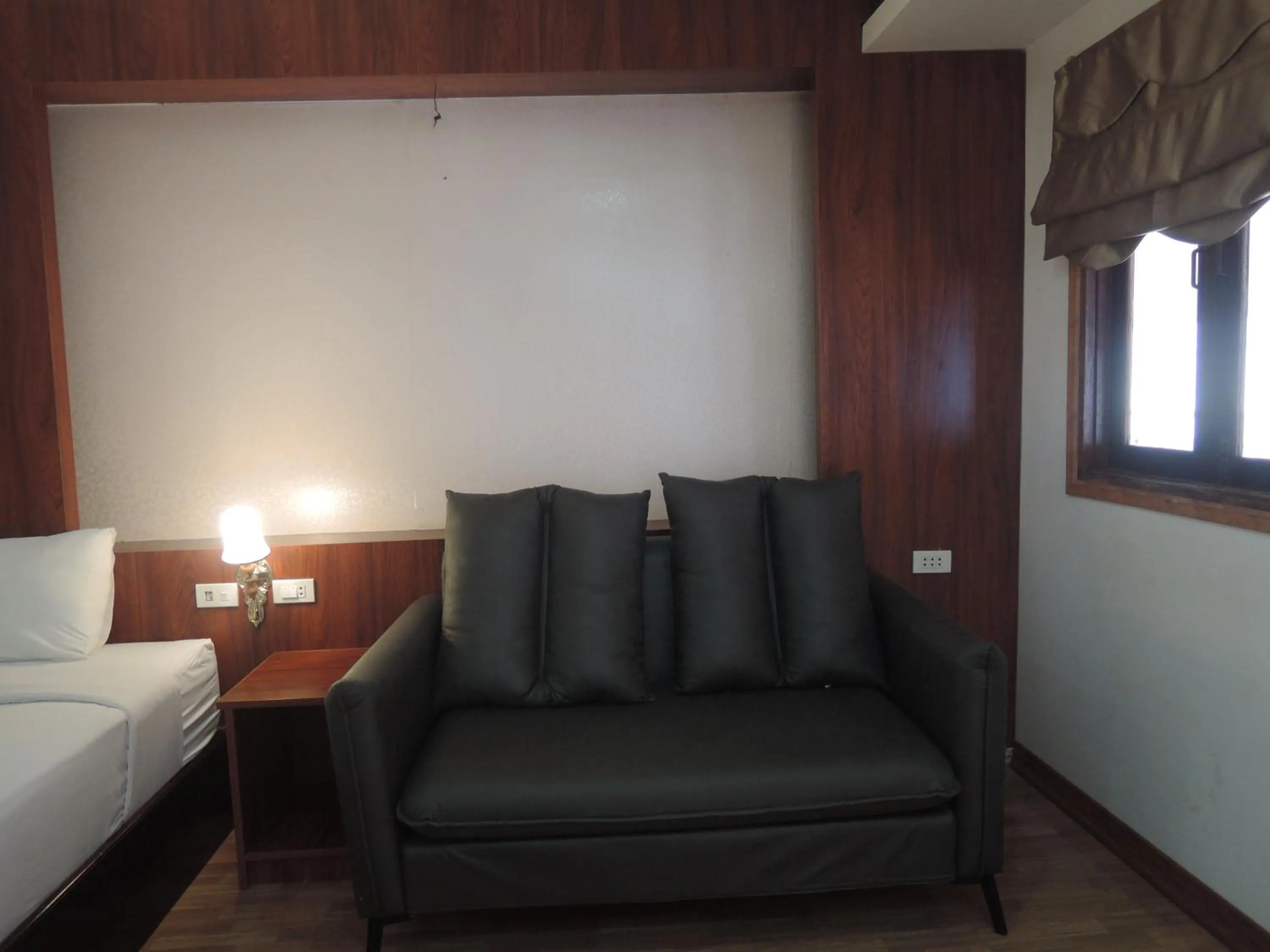 Business facilities, Bed in Vang Vieng Sky Mountain View Hotel