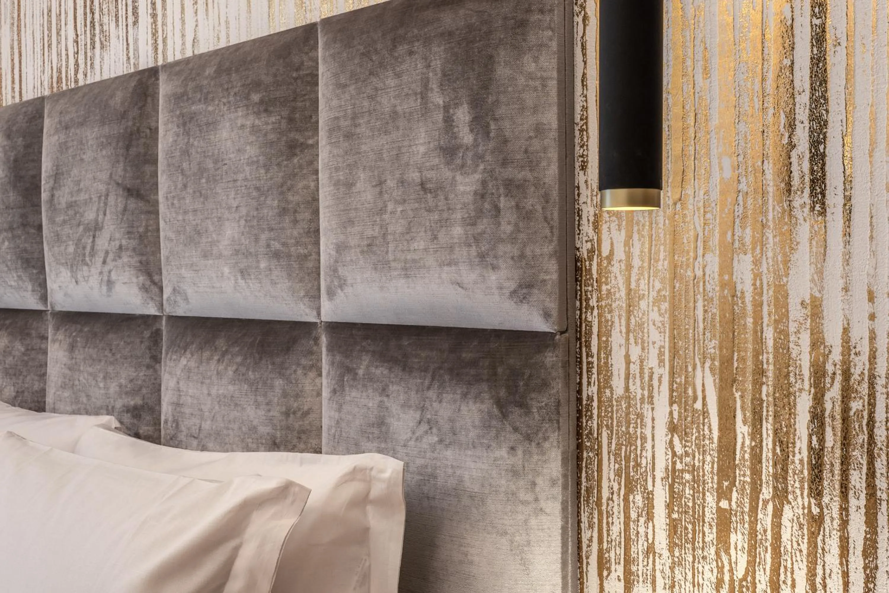 Decorative detail, Bed in Goldoni 47