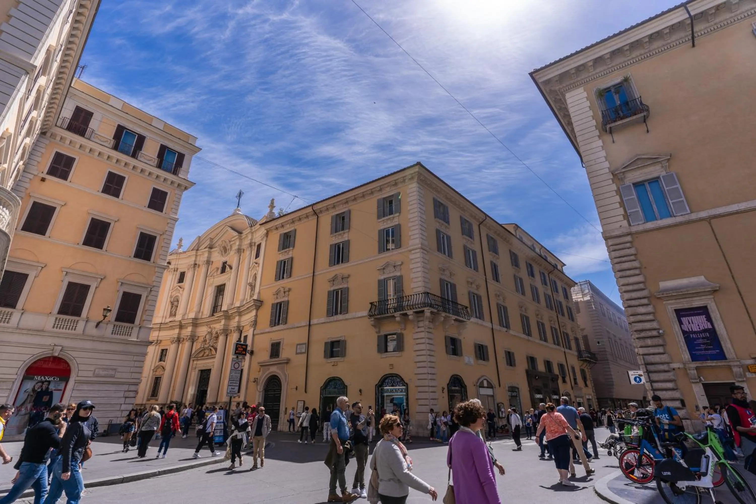 Property building in Goldoni 47