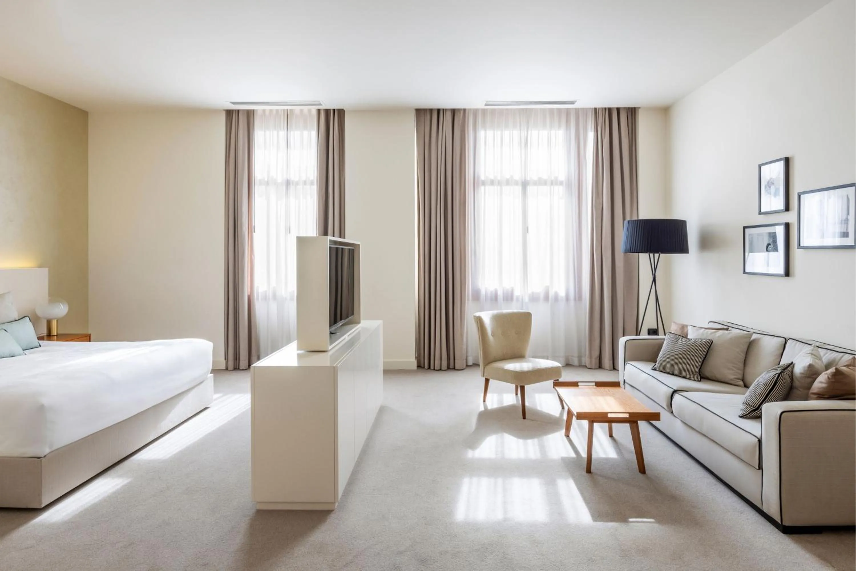 Photo of the whole room, Bed in JW Marriott Venice Resort & Spa