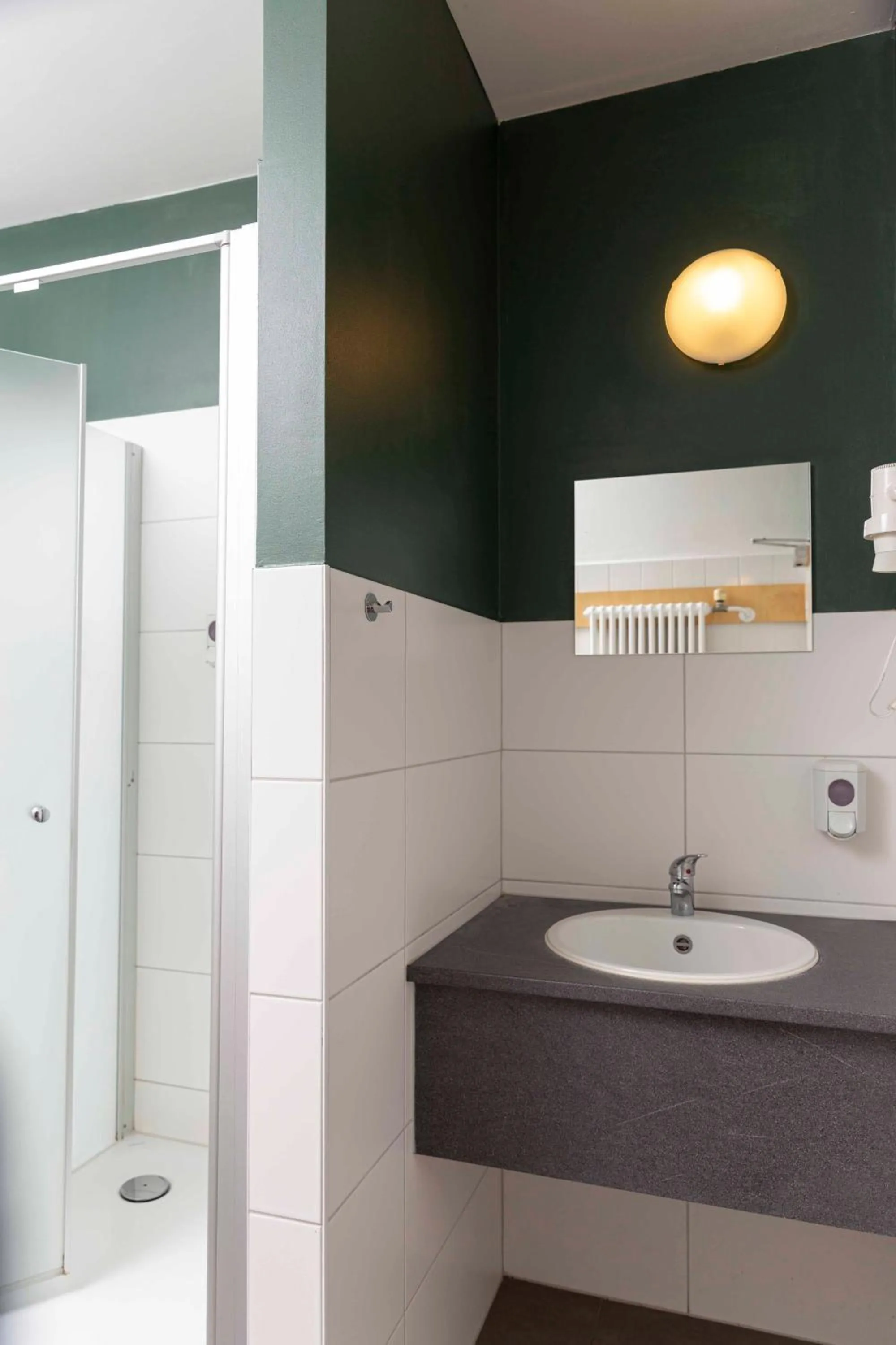 Bathroom in EastSeven Berlin Hostel