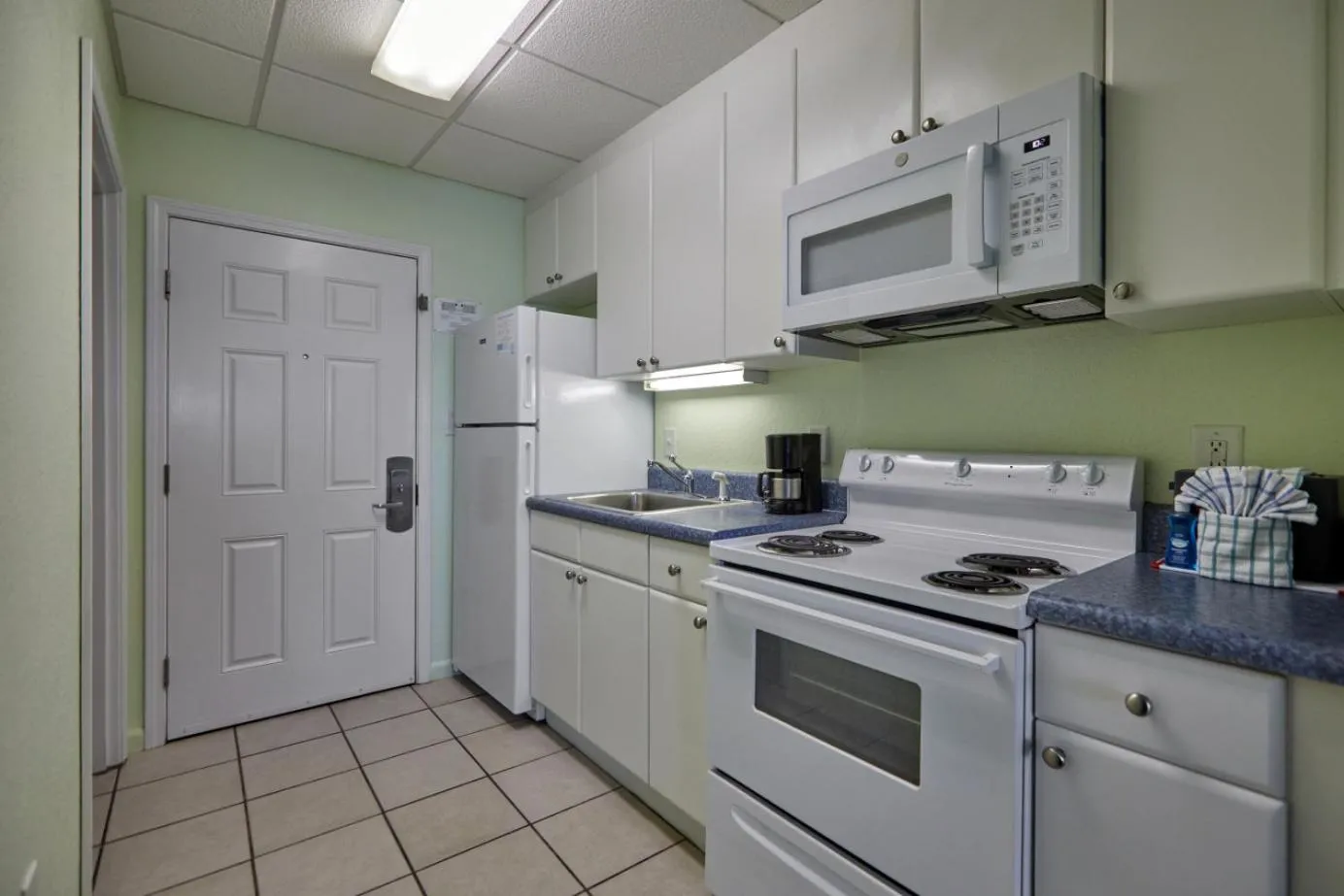 Kitchen or kitchenette in Palmetto Beachfront Hotel, a By The Sea Resort