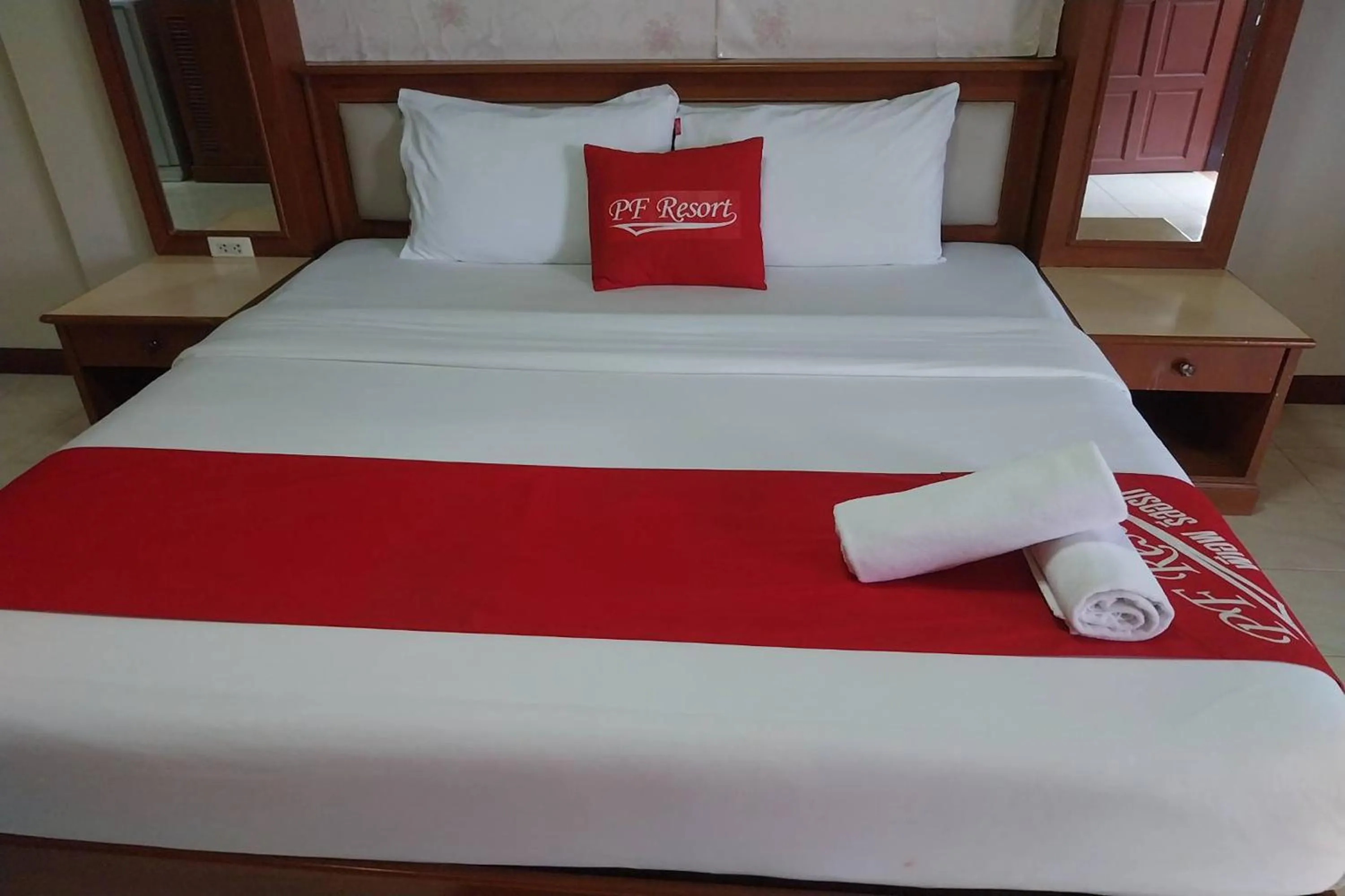 Photo of the whole room, Bed in PF Resort