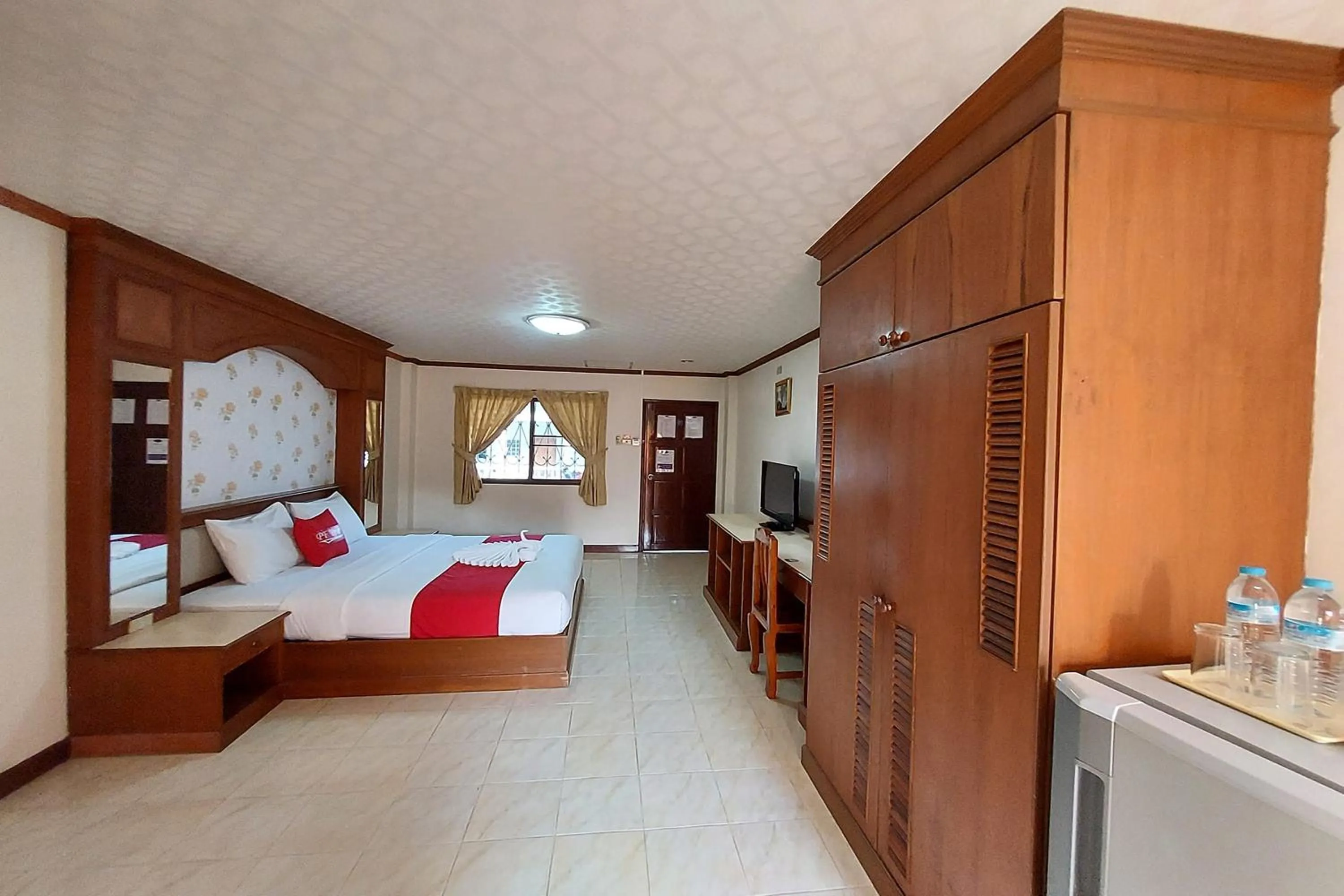 Photo of the whole room, Bed in PF Resort