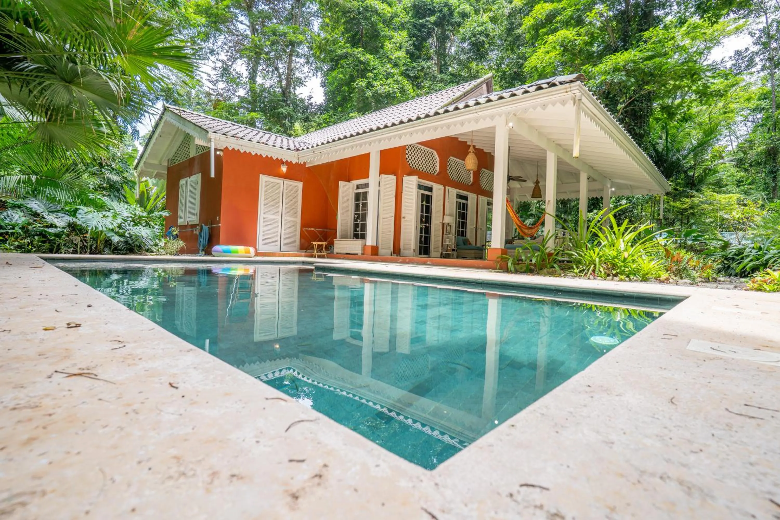 Property building in Casa Naranja