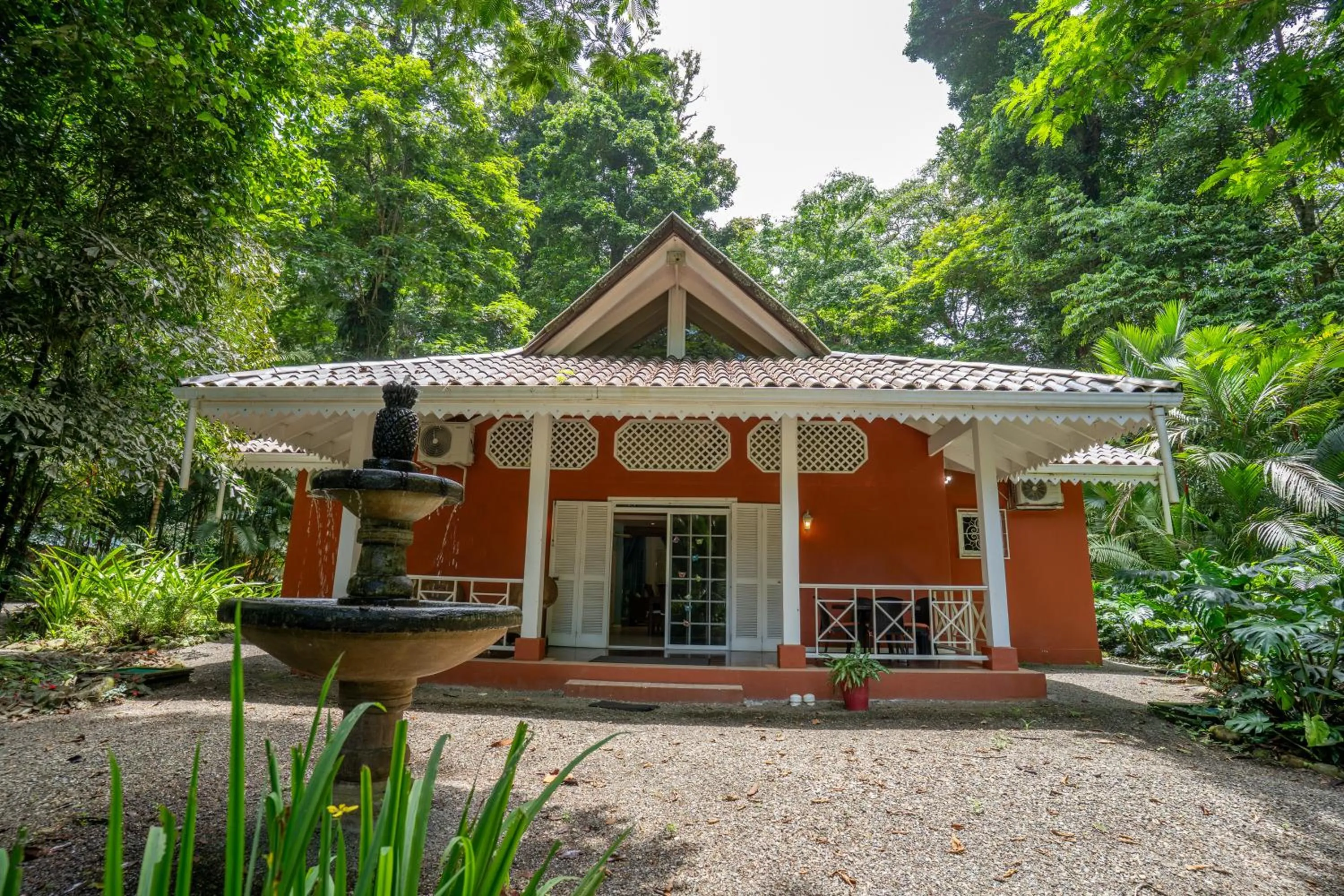 Property building in Casa Naranja