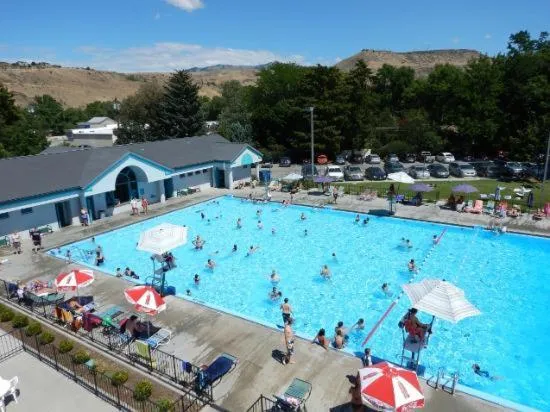 Swimming pool in The East End Retreat
