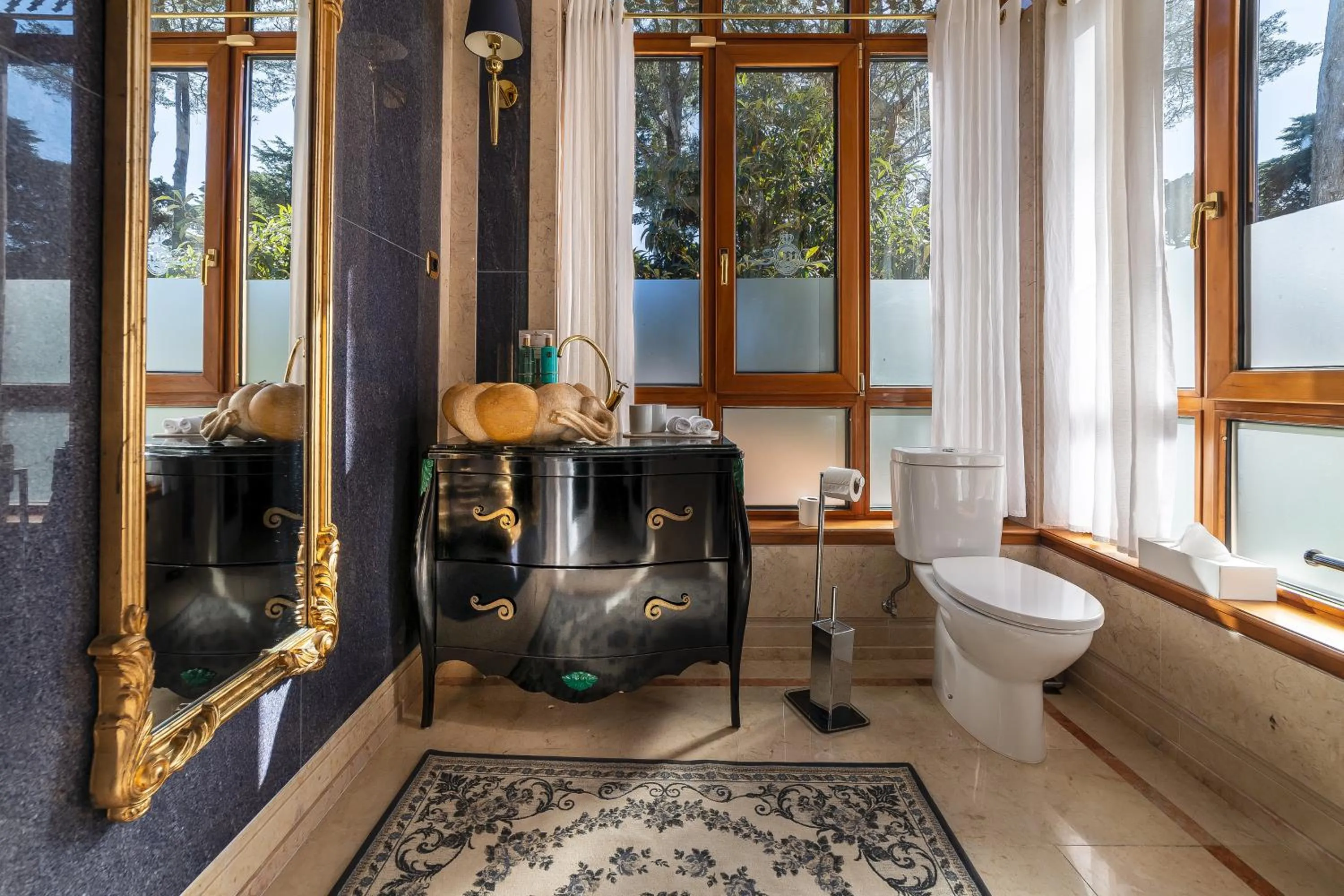 Toilet in Sintra Marmoris Palace