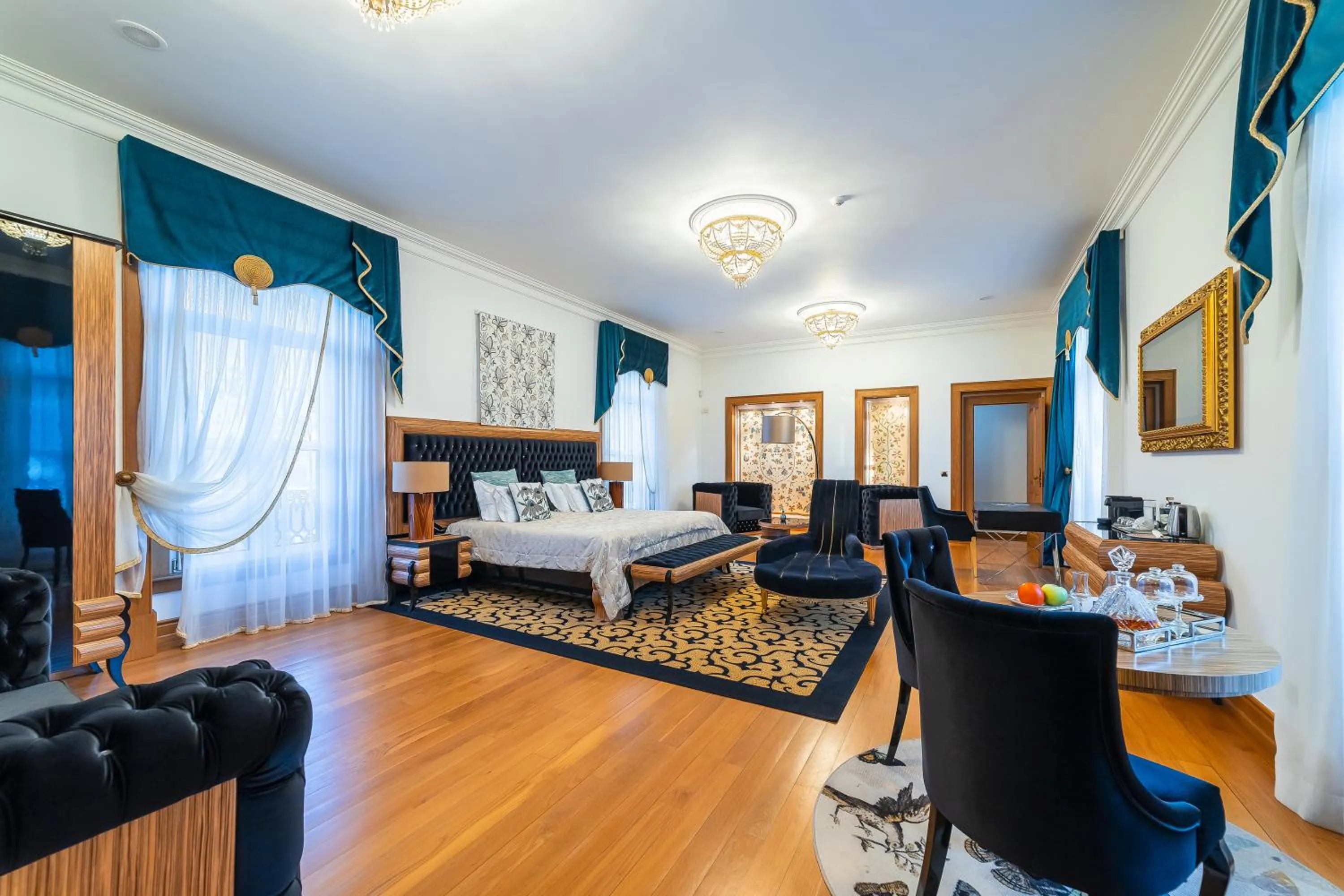 Bedroom in Sintra Marmoris Palace