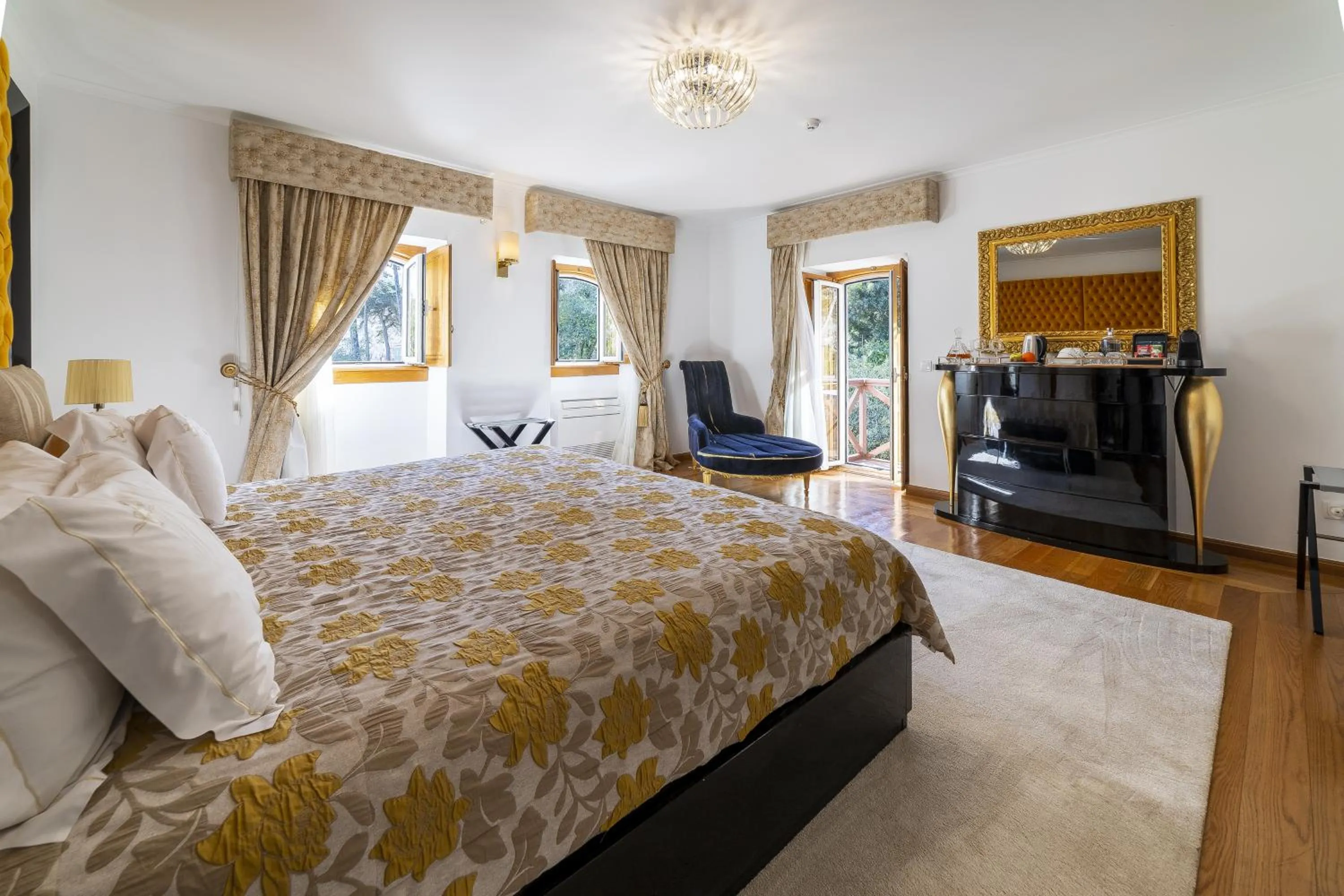 Bedroom, Bed in Sintra Marmoris Palace