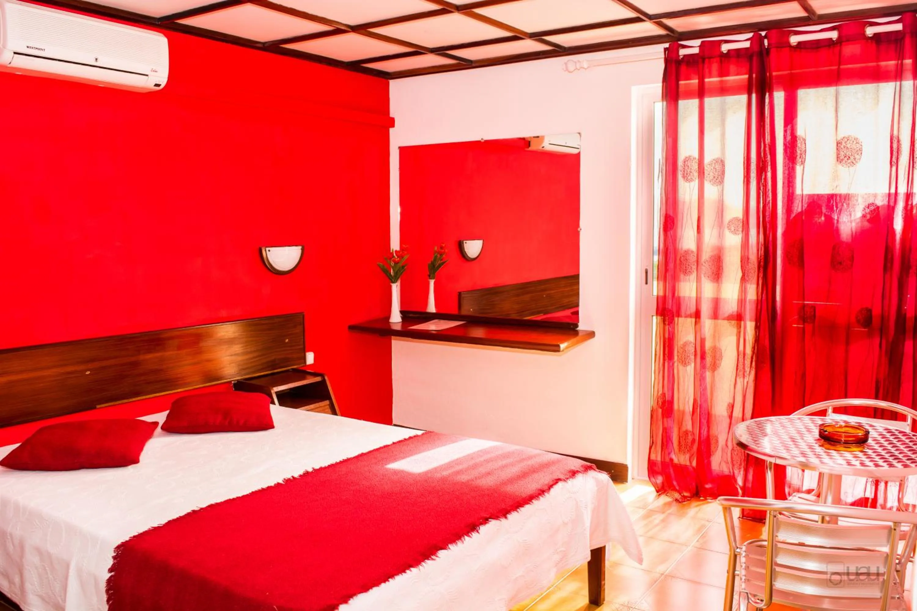 Bed in Aparthotel Avenida