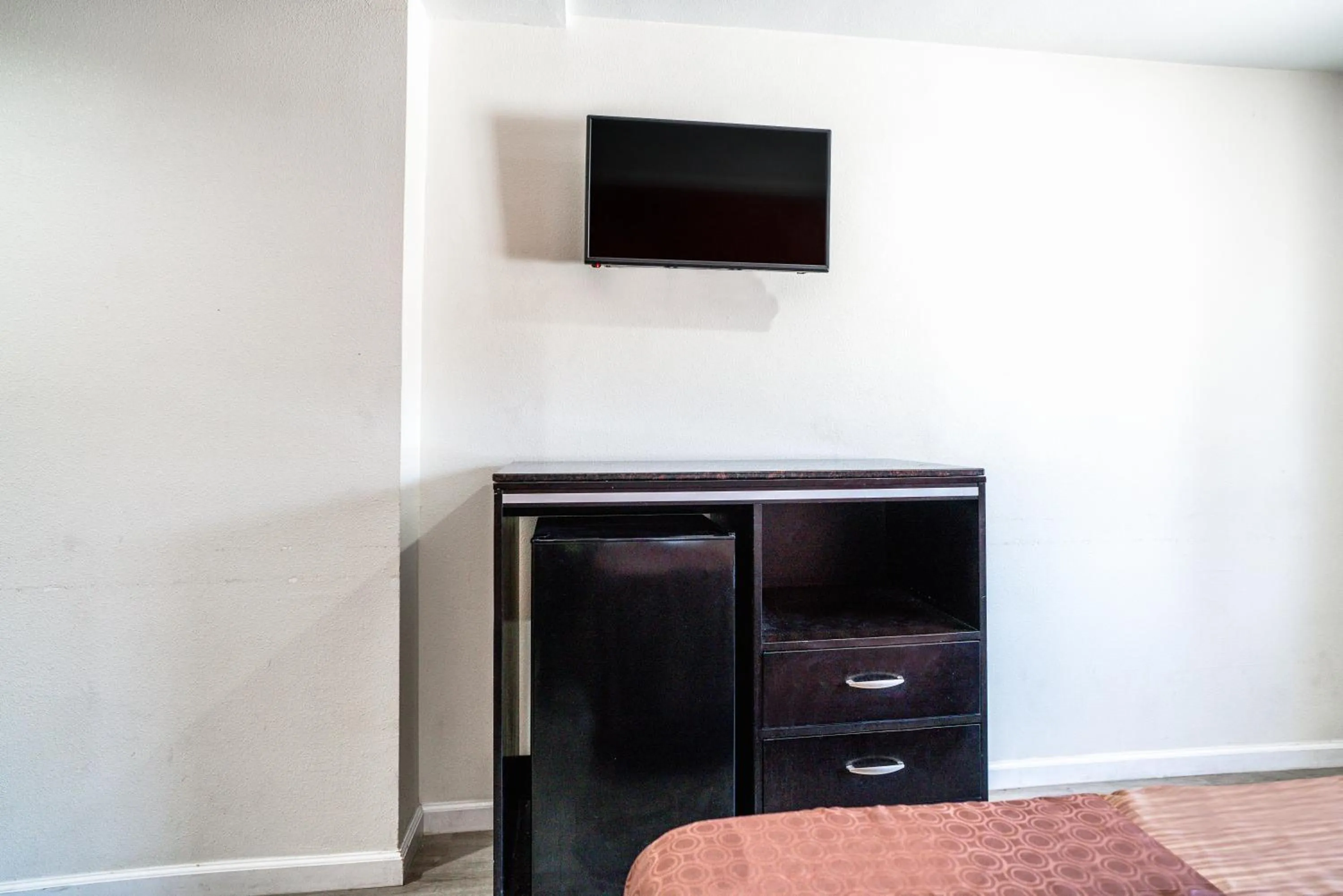 Bed in Bell Manor Motel