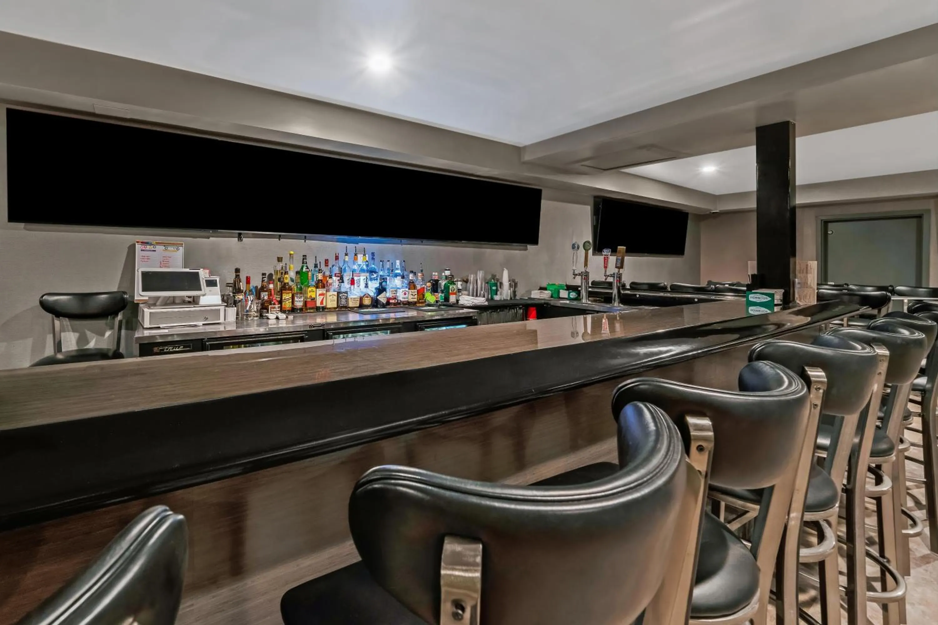 Lounge or bar in Americas Best Value Inn Foxboro