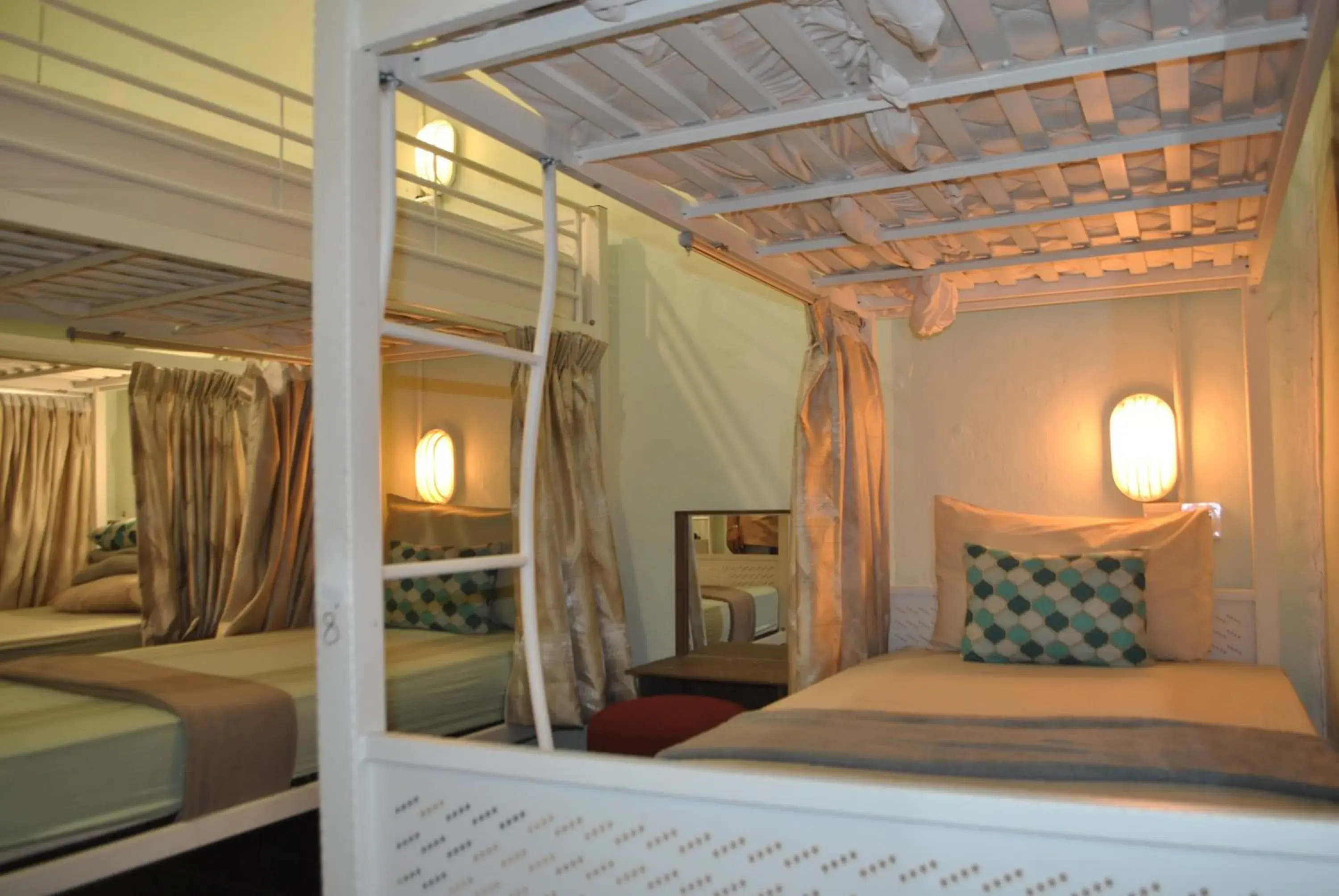 Bunk Bed in Mixed Dormitory Room in Rope Walk Guest House Bunk Bed in Mixed Dormitory Room in Rope Walk Guest House