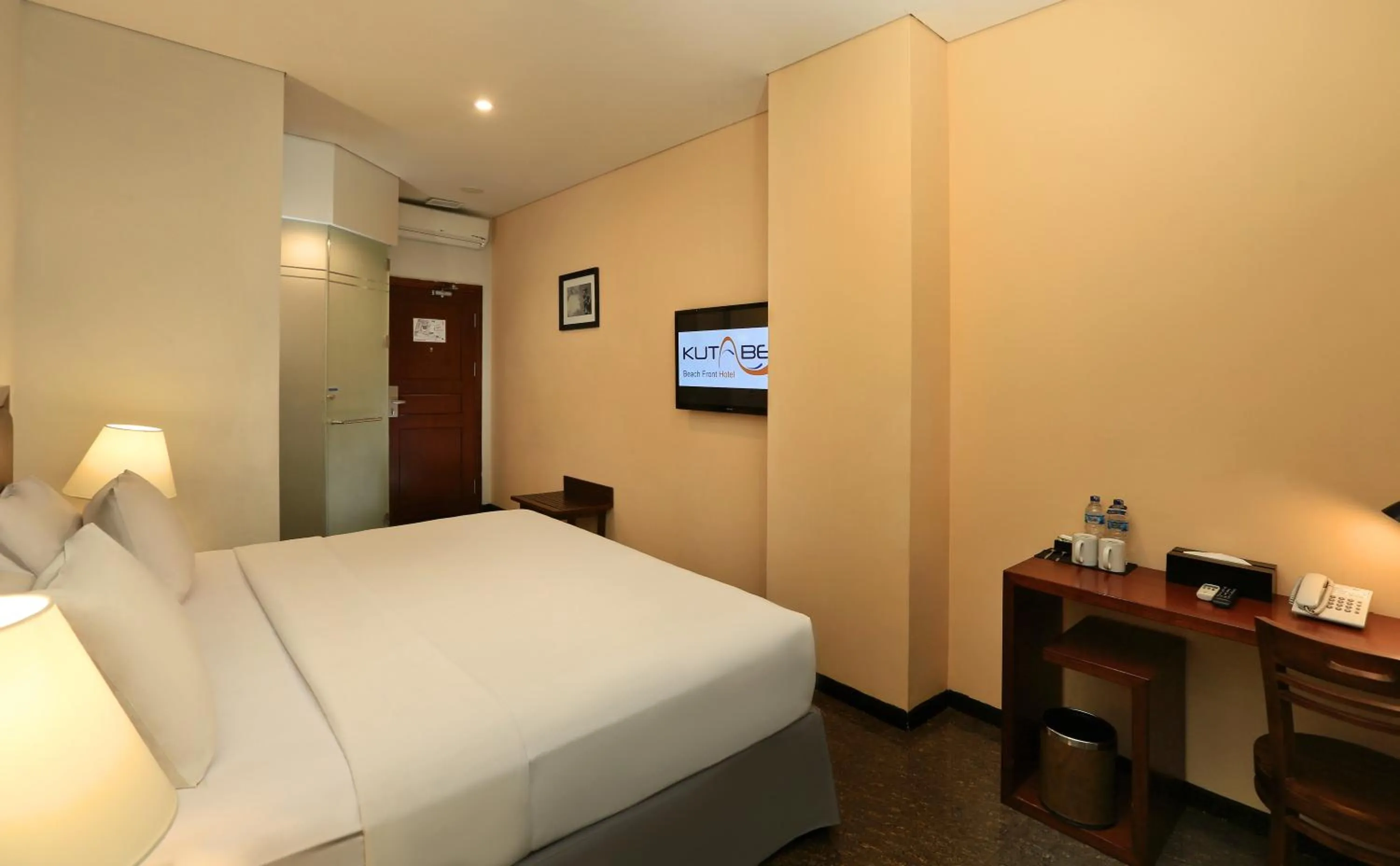 Bed in Kutabex Beachfront Hotel