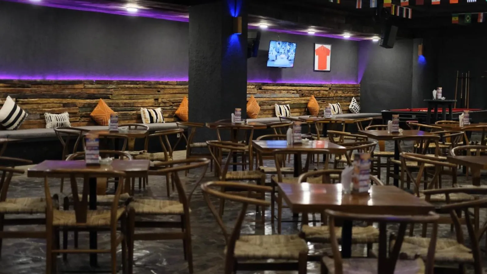 Restaurant/places to eat in Kutabex Beachfront Hotel