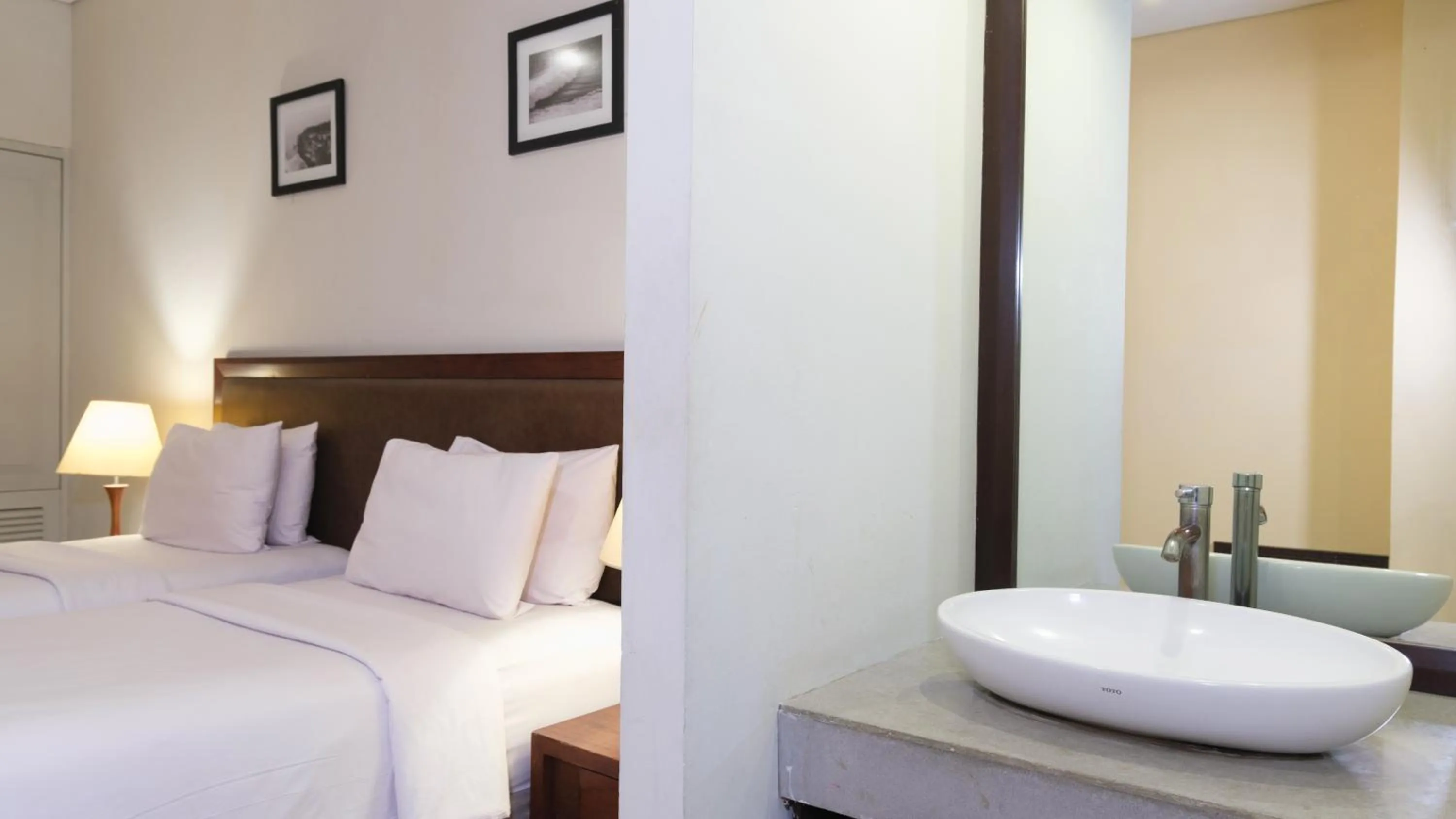 Bedroom, Bed in Kutabex Beachfront Hotel