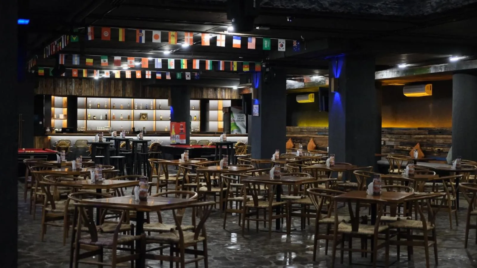 Restaurant/places to eat in Kutabex Beachfront Hotel